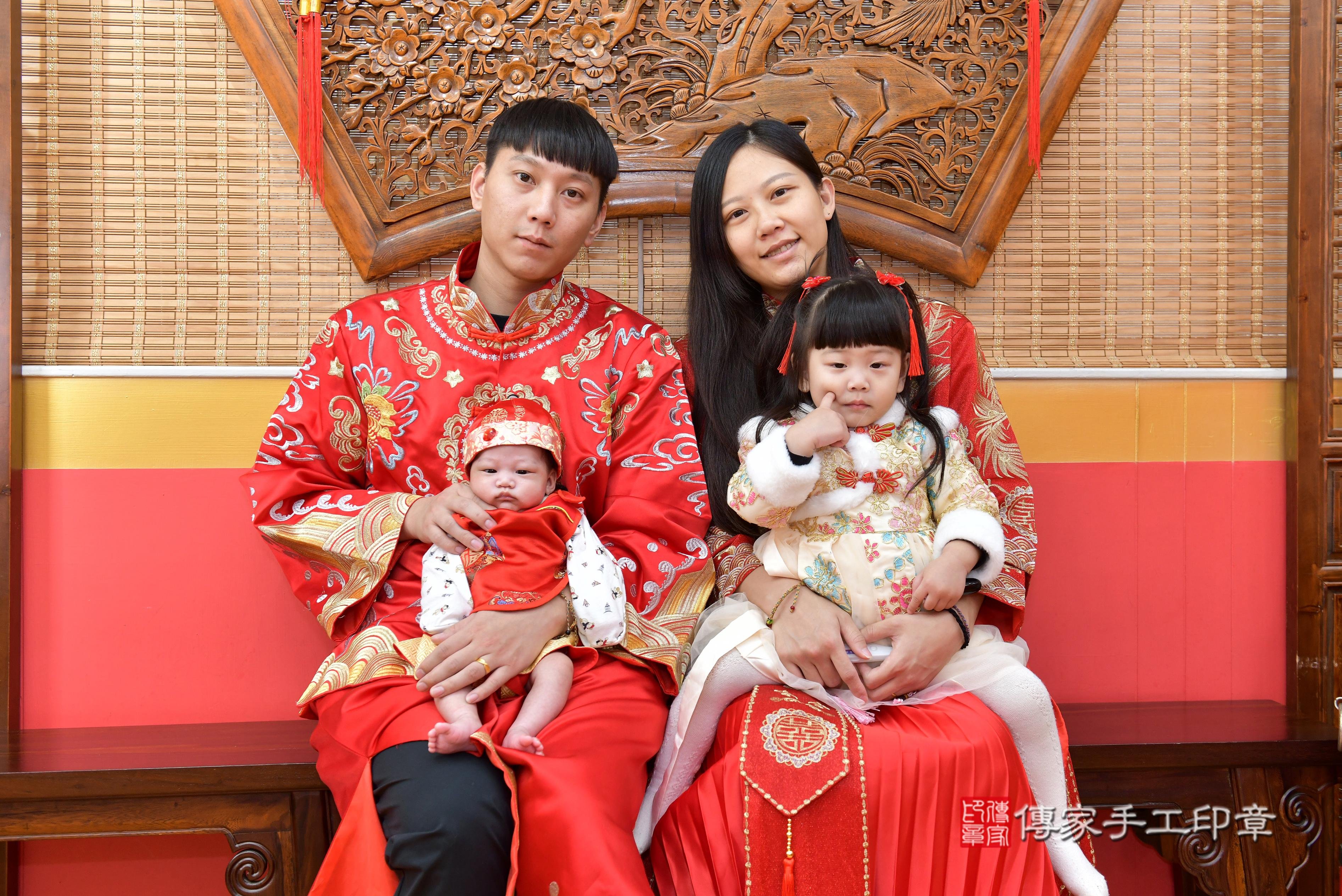 傳家手工印章高雄店、抓周、度脺、美式風會場、傳家嬰兒古禮、吉祥話、抓周道具物品24種、拍照。抓周證書。寶寶抓周、滿周歲、生日快樂、祝福