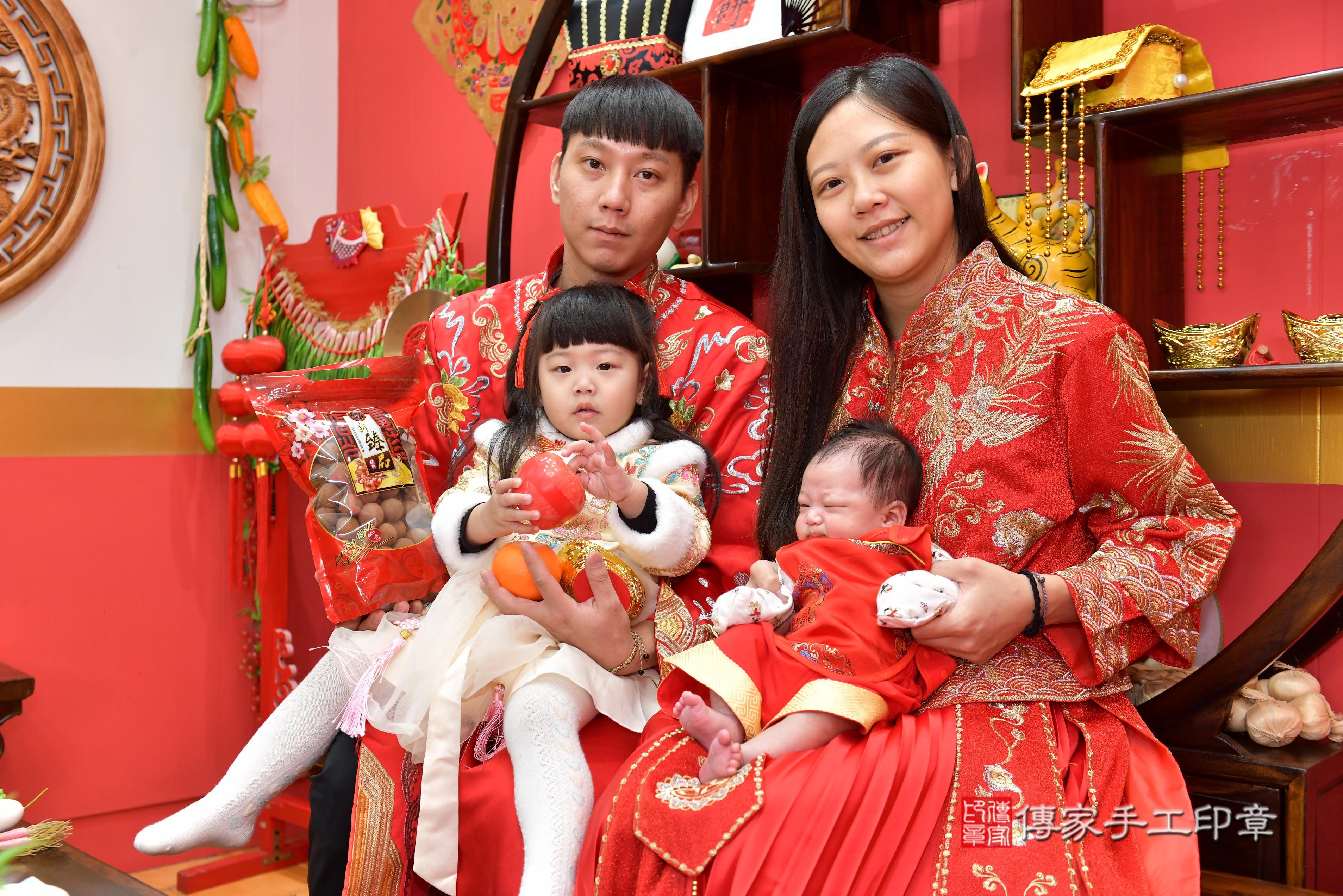 傳家手工印章高雄店、抓周、度脺、美式風會場、傳家嬰兒古禮、吉祥話、抓周道具物品24種、拍照。抓周證書。寶寶抓周、滿周歲、生日快樂、祝福