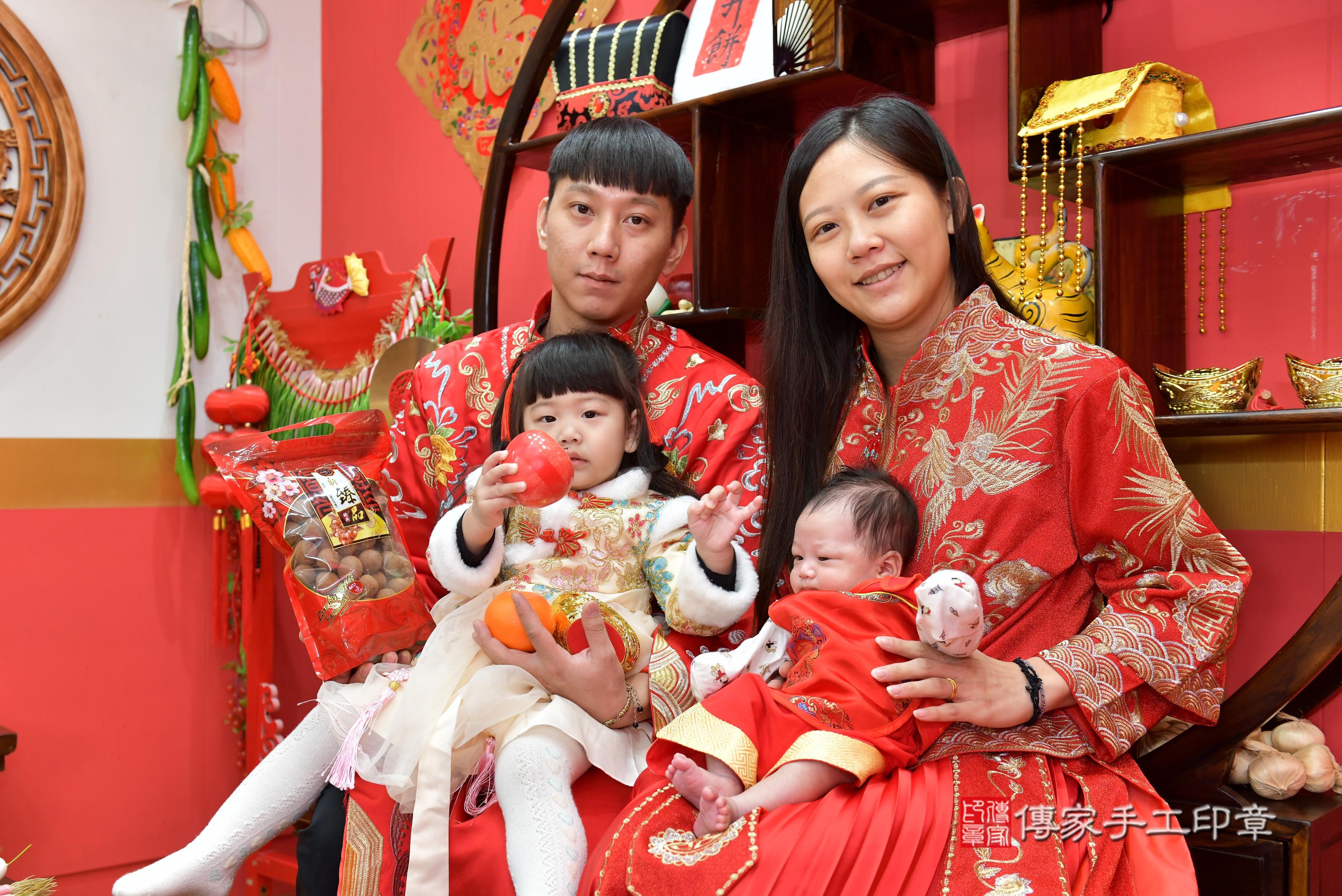 傳家手工印章高雄店、抓周、度脺、美式風會場、傳家嬰兒古禮、吉祥話、抓周道具物品24種、拍照。抓周證書。寶寶抓周、滿周歲、生日快樂、祝福