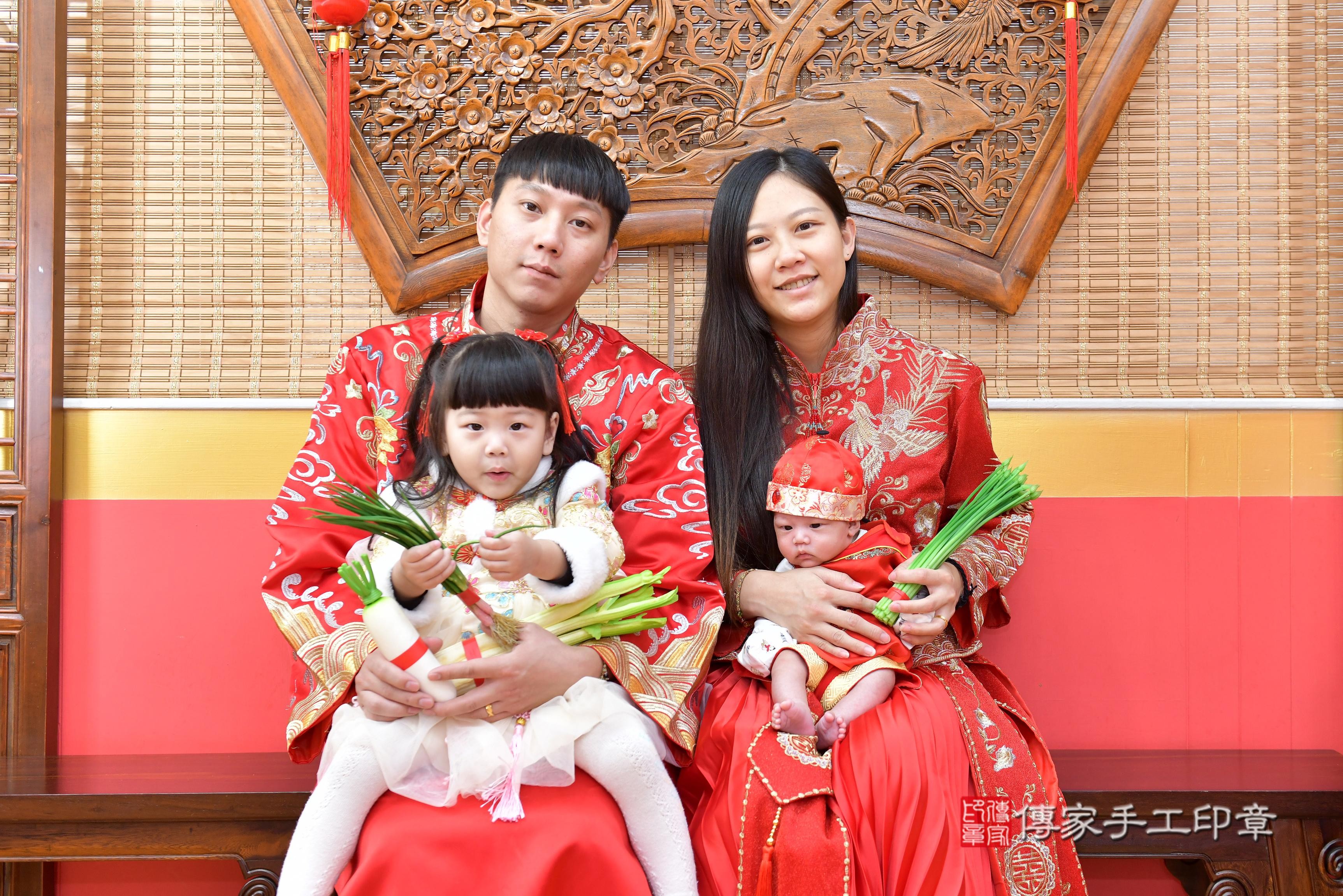 傳家手工印章高雄店、抓周、度脺、美式風會場、傳家嬰兒古禮、吉祥話、抓周道具物品24種、拍照。抓周證書。寶寶抓周、滿周歲、生日快樂、祝福