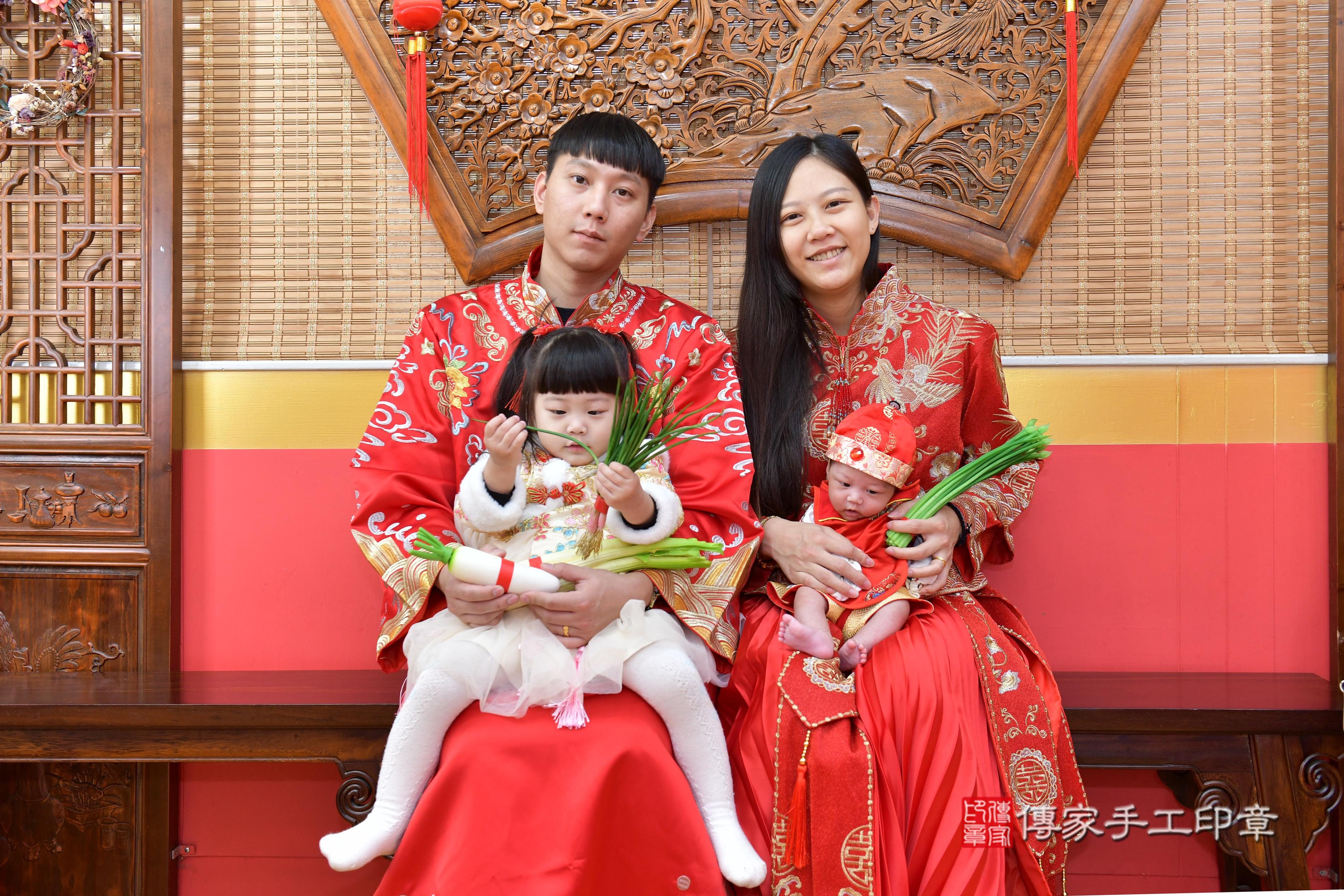 傳家手工印章高雄店、抓周、度脺、美式風會場、傳家嬰兒古禮、吉祥話、抓周道具物品24種、拍照。抓周證書。寶寶抓周、滿周歲、生日快樂、祝福