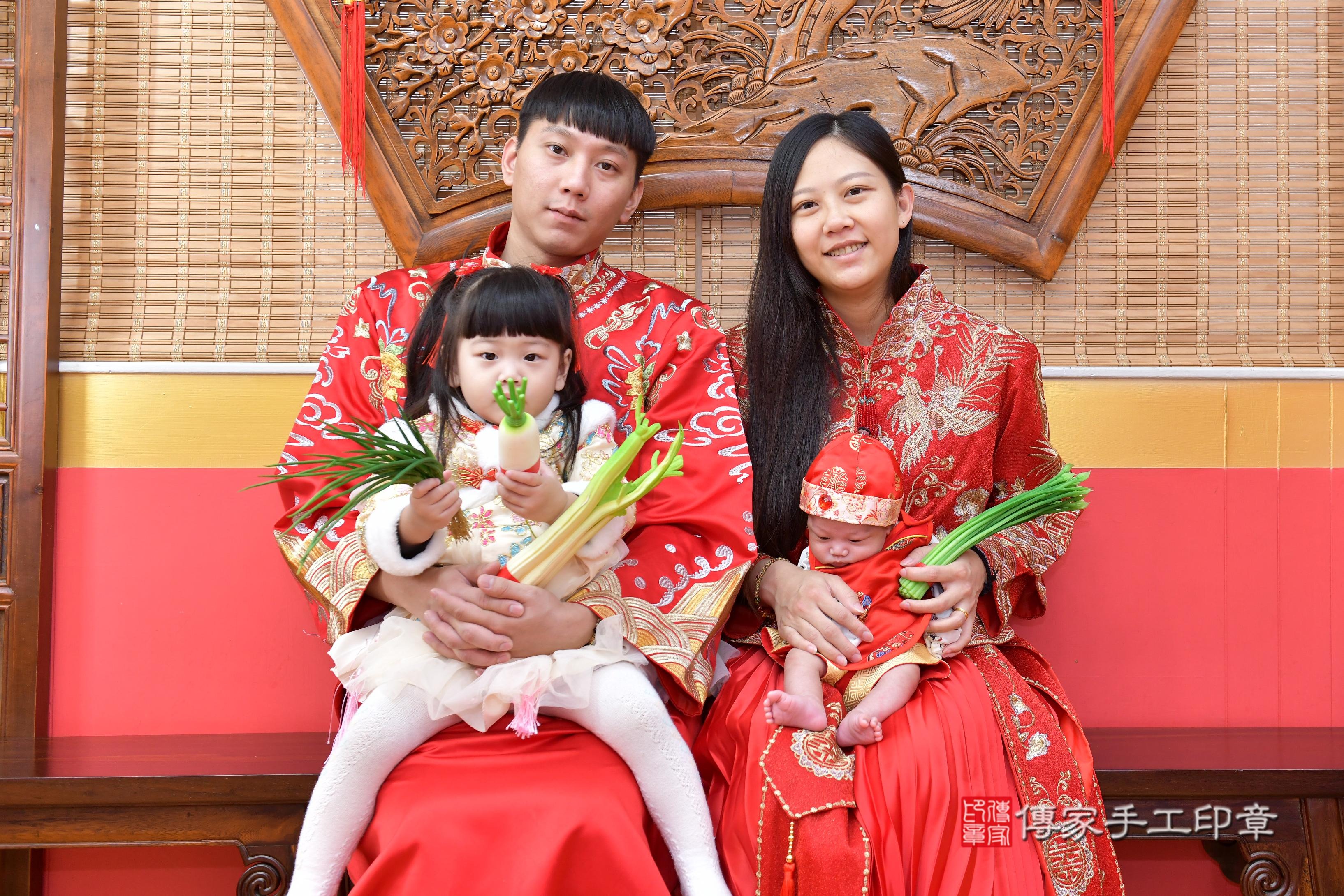 傳家手工印章高雄店、抓周、度脺、美式風會場、傳家嬰兒古禮、吉祥話、抓周道具物品24種、拍照。抓周證書。寶寶抓周、滿周歲、生日快樂、祝福