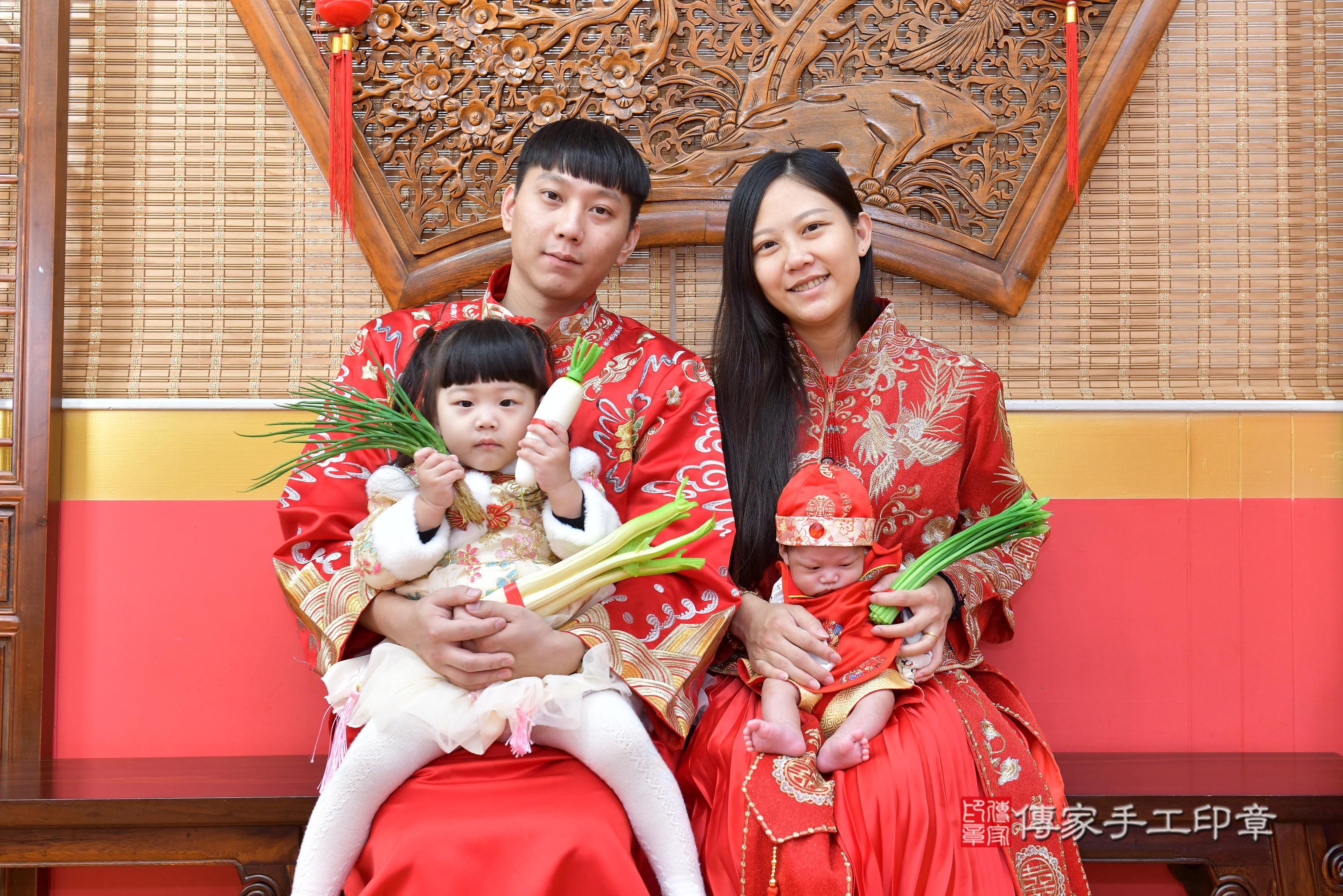 傳家手工印章高雄店、抓周、度脺、美式風會場、傳家嬰兒古禮、吉祥話、抓周道具物品24種、拍照。抓周證書。寶寶抓周、滿周歲、生日快樂、祝福