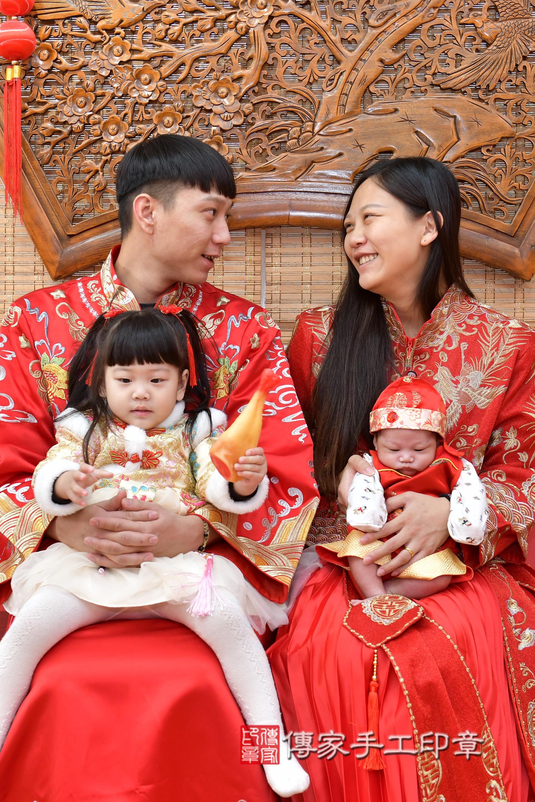 傳家手工印章高雄店、抓周、度脺、美式風會場、傳家嬰兒古禮、吉祥話、抓周道具物品24種、拍照。抓周證書。寶寶抓周、滿周歲、生日快樂、祝福