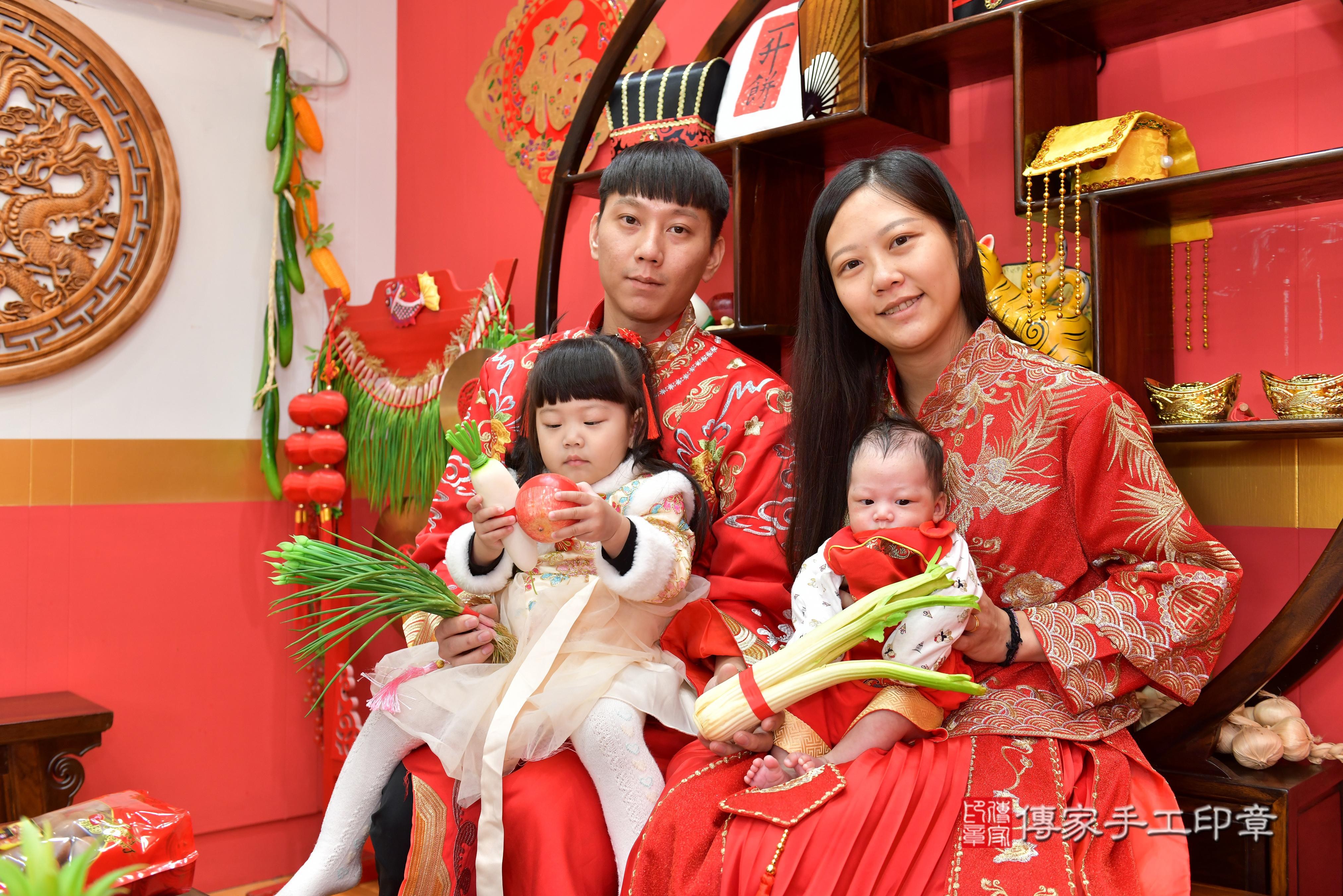 傳家手工印章高雄店、抓周、度脺、美式風會場、傳家嬰兒古禮、吉祥話、抓周道具物品24種、拍照。抓周證書。寶寶抓周、滿周歲、生日快樂、祝福