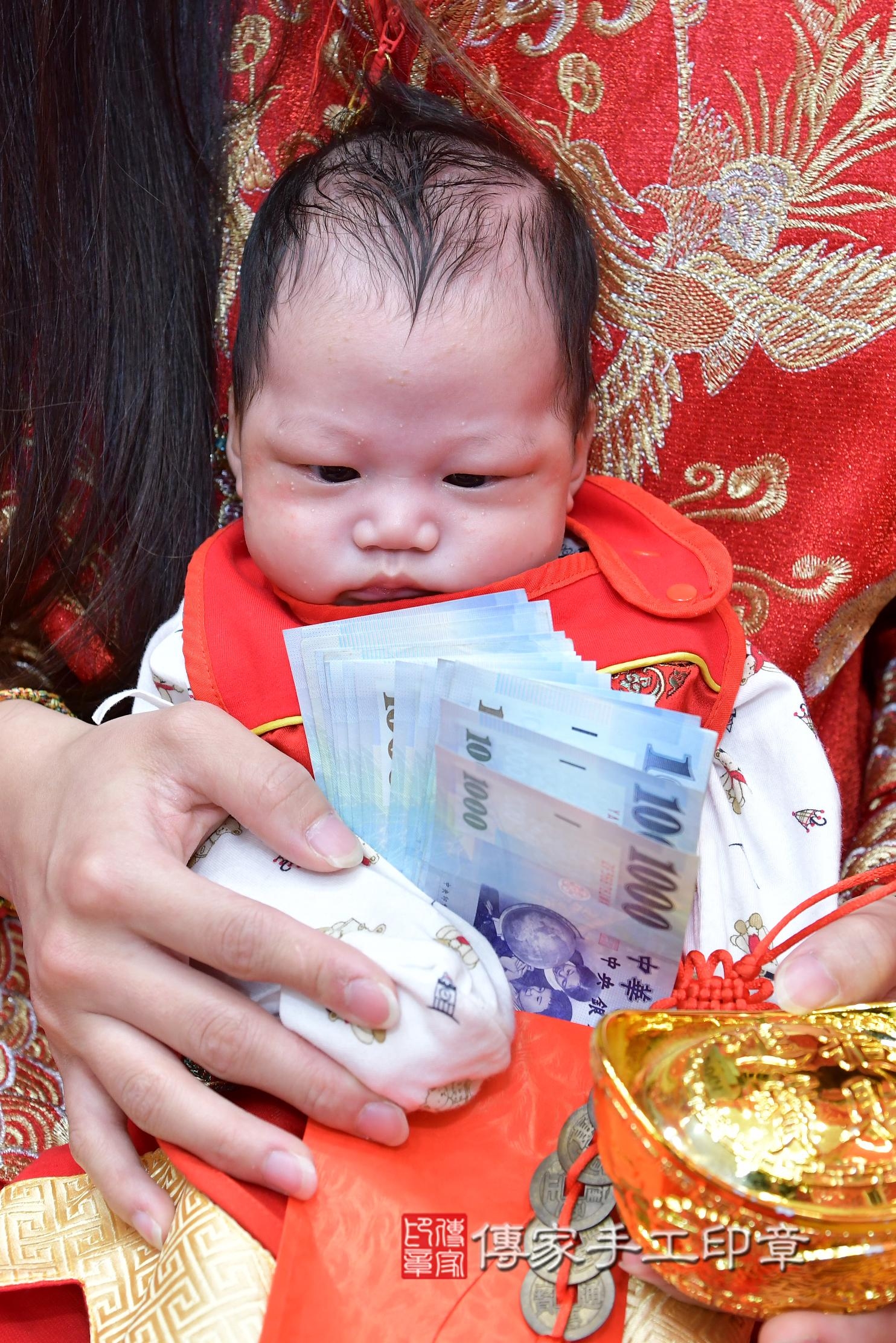 傳家手工印章高雄店、抓周、度脺、美式風會場、傳家嬰兒古禮、吉祥話、抓周道具物品24種、拍照。抓周證書。寶寶抓周、滿周歲、生日快樂、祝福
