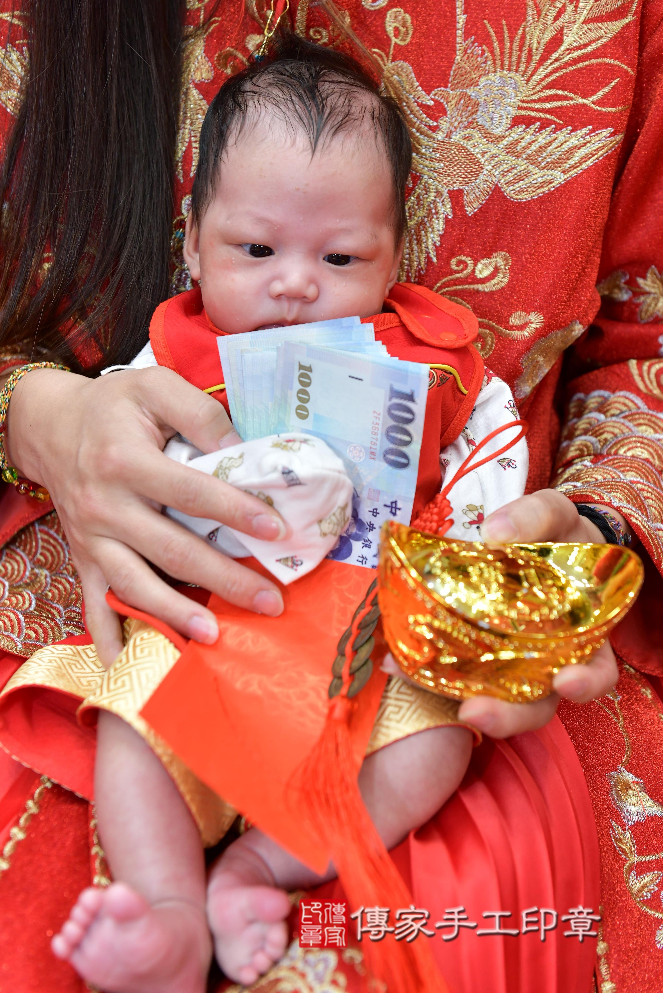傳家手工印章高雄店、抓周、度脺、美式風會場、傳家嬰兒古禮、吉祥話、抓周道具物品24種、拍照。抓周證書。寶寶抓周、滿周歲、生日快樂、祝福
