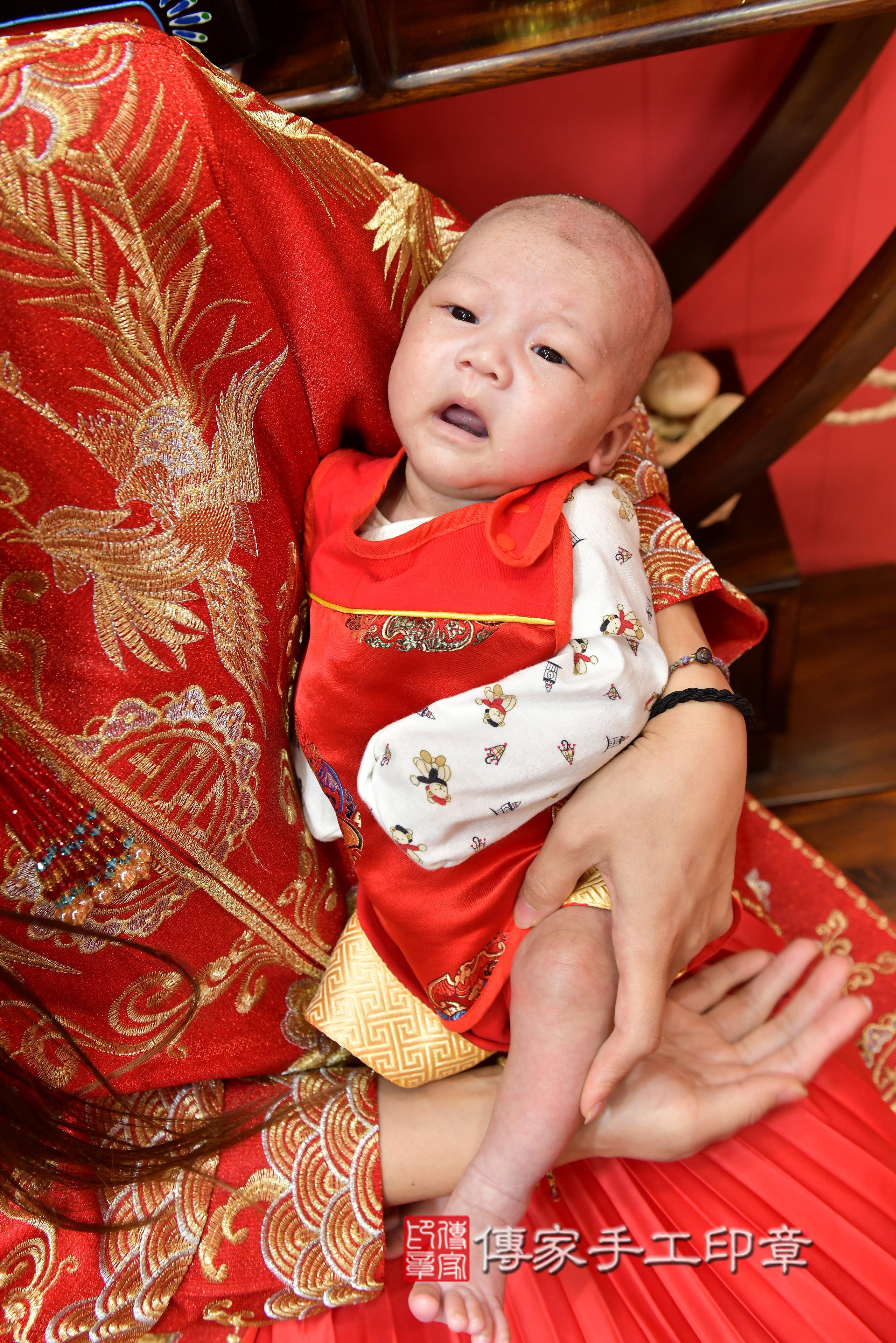 傳家手工印章高雄店、抓周、度脺、美式風會場、傳家嬰兒古禮、吉祥話、抓周道具物品24種、拍照。抓周證書。寶寶抓周、滿周歲、生日快樂、祝福