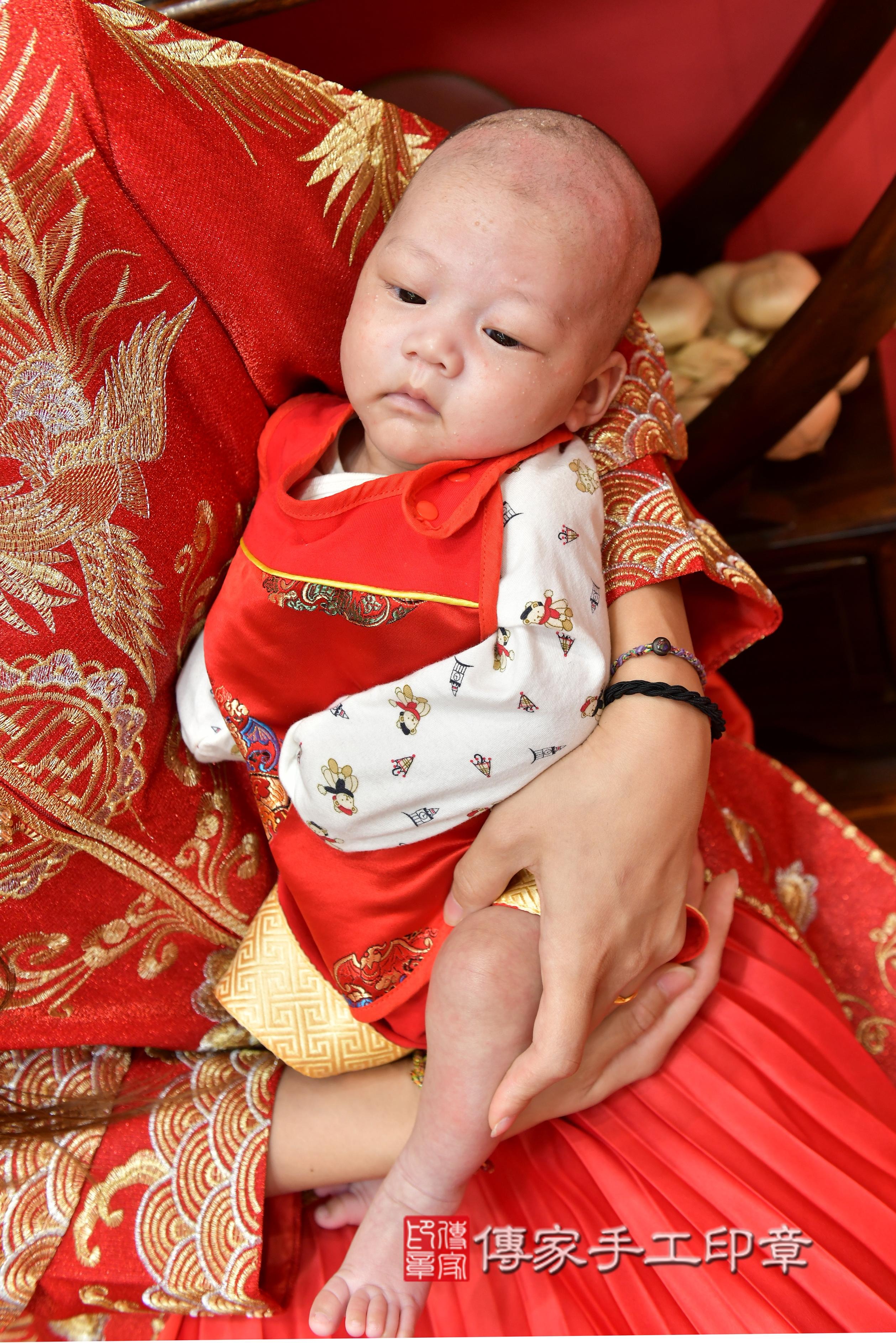 傳家手工印章高雄店、抓周、度脺、美式風會場、傳家嬰兒古禮、吉祥話、抓周道具物品24種、拍照。抓周證書。寶寶抓周、滿周歲、生日快樂、祝福