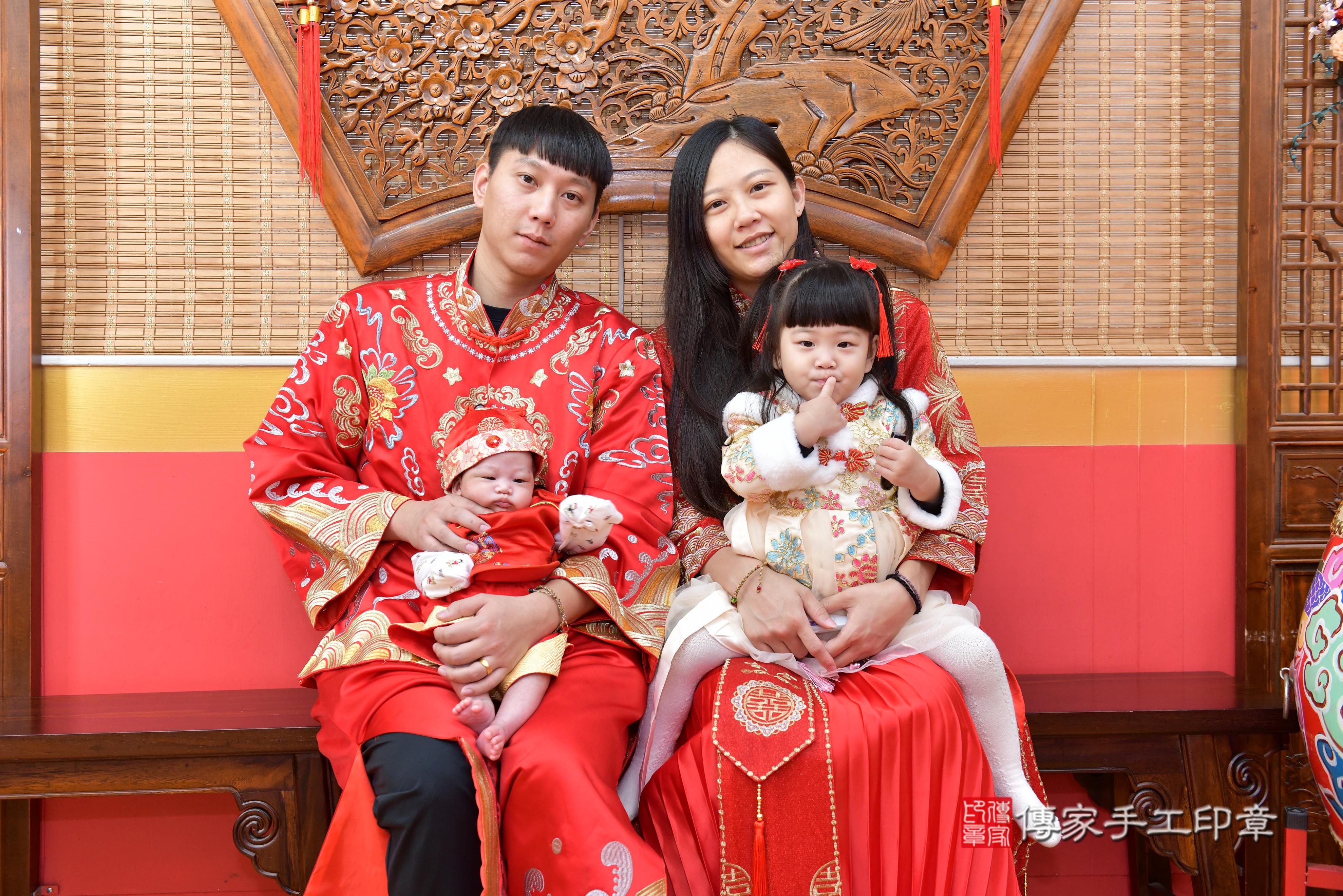 傳家手工印章高雄店、抓周、度脺、美式風會場、傳家嬰兒古禮、吉祥話、抓周道具物品24種、拍照。抓周證書。寶寶抓周、滿周歲、生日快樂、祝福