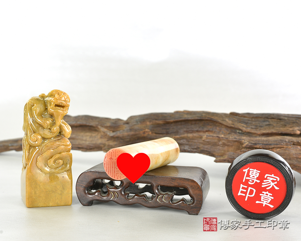 新疆黃玉-雕刻印章-手工細琢精雕,象徵吉祥與興盛-傳家手工印章 桃園店2026.3.30 新疆黃玉-雕刻印章-手工細琢精雕,象徵吉祥與興盛-傳家手工印章 桃園店2026.3.30