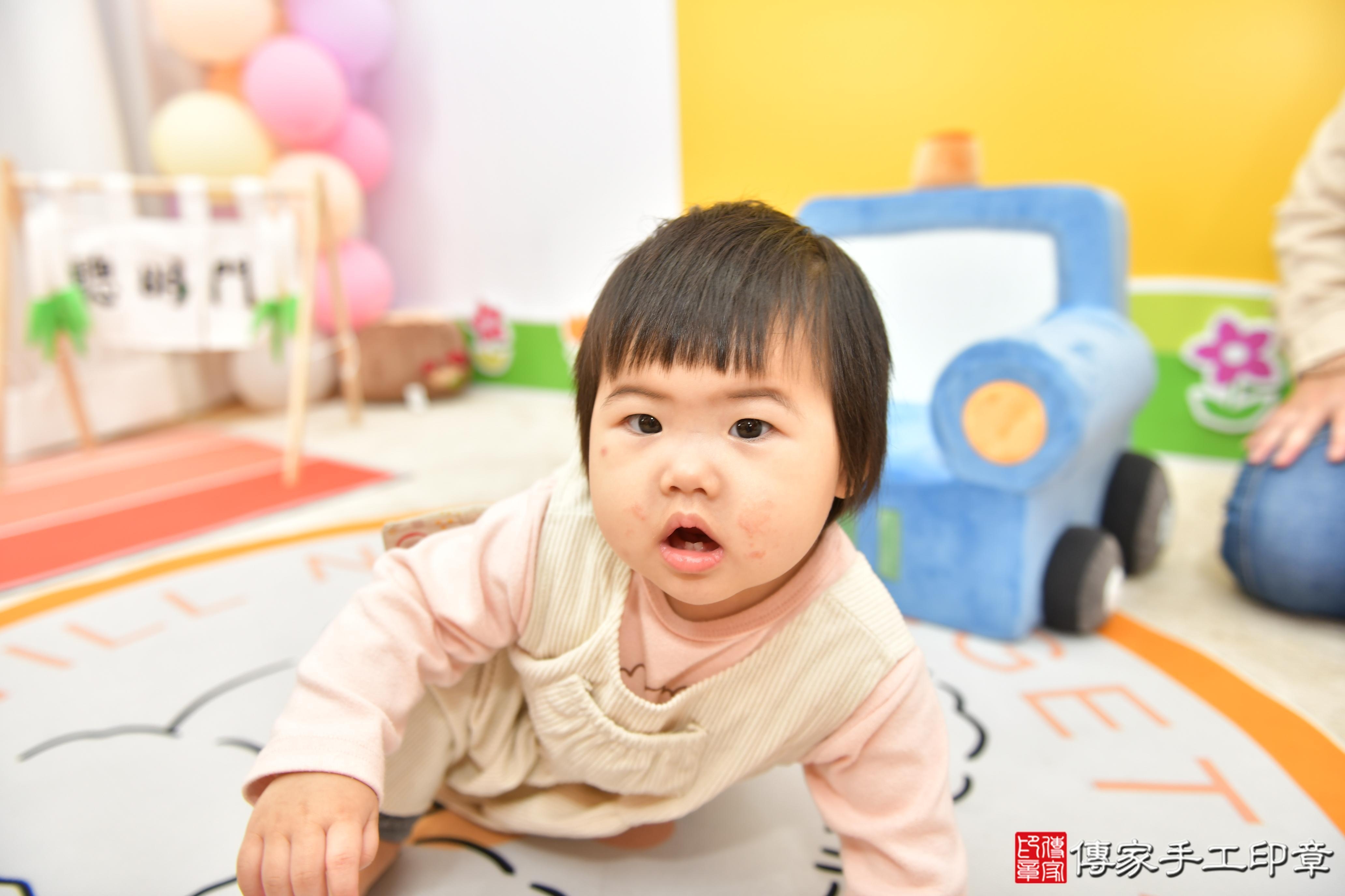 傳家手工印章台中店、抓周、度脺、美式風會場、傳家嬰兒古禮、吉祥話、抓周道具物品24種、拍照。抓周證書。寶寶抓周、滿周歲、生日快樂、祝福 傳家手工印章台中店、抓周、度脺、美式風會場、傳家嬰兒古禮、吉祥話、抓周道具物品24種、拍照。抓周證書。寶寶抓周、滿周歲、生日快樂、祝福