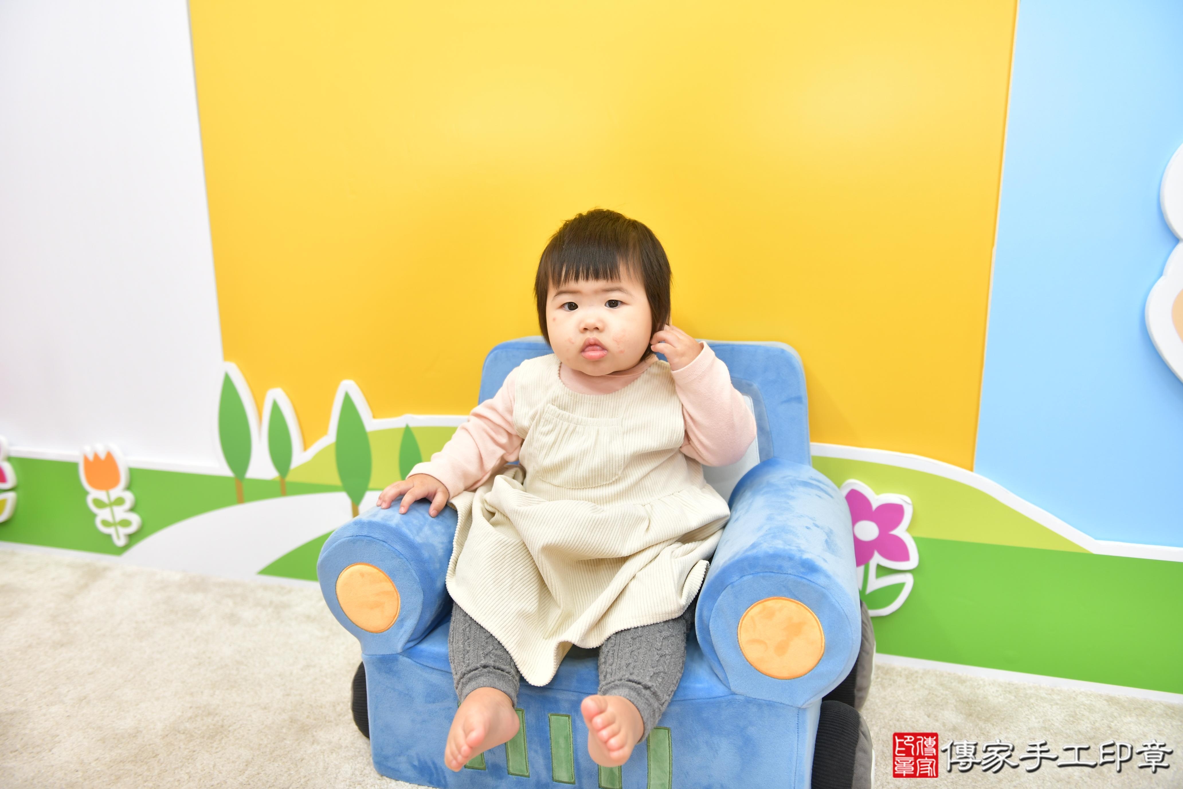 傳家手工印章台中店、抓周、度脺、美式風會場、傳家嬰兒古禮、吉祥話、抓周道具物品24種、拍照。抓周證書。寶寶抓周、滿周歲、生日快樂、祝福 傳家手工印章台中店、抓周、度脺、美式風會場、傳家嬰兒古禮、吉祥話、抓周道具物品24種、拍照。抓周證書。寶寶抓周、滿周歲、生日快樂、祝福