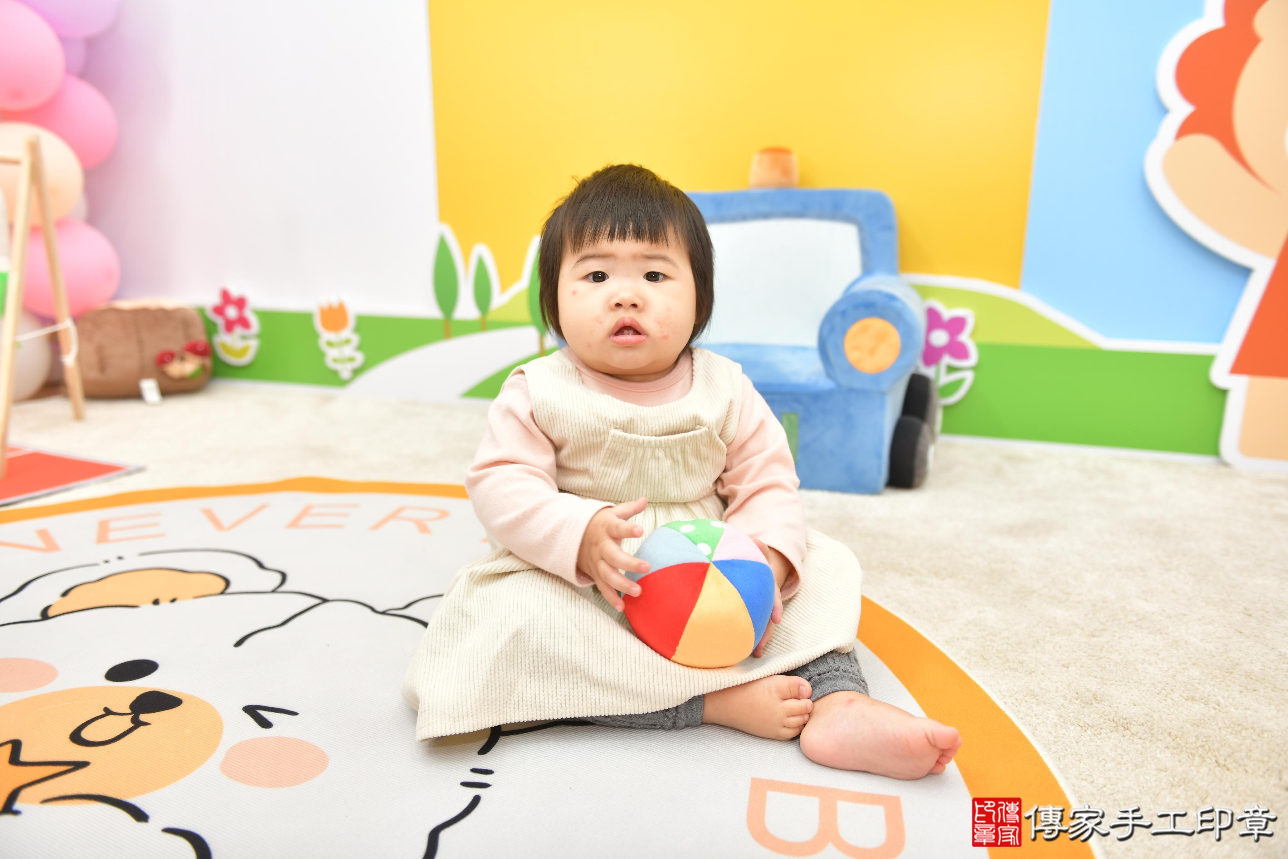 傳家手工印章台中店、抓周、度脺、美式風會場、傳家嬰兒古禮、吉祥話、抓周道具物品24種、拍照。抓周證書。寶寶抓周、滿周歲、生日快樂、祝福 傳家手工印章台中店、抓周、度脺、美式風會場、傳家嬰兒古禮、吉祥話、抓周道具物品24種、拍照。抓周證書。寶寶抓周、滿周歲、生日快樂、祝福