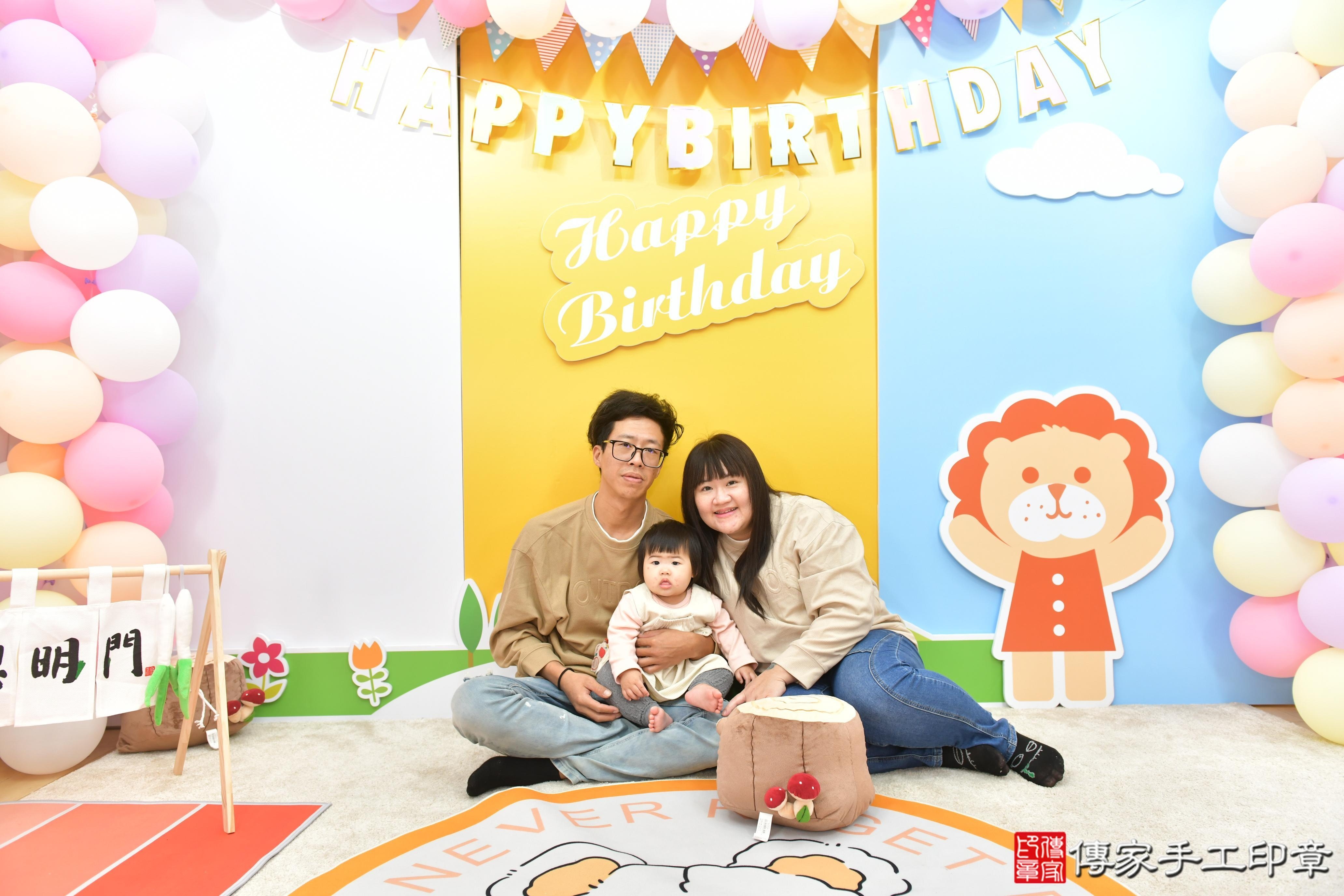 傳家手工印章台中店、抓周、度脺、美式風會場、傳家嬰兒古禮、吉祥話、抓周道具物品24種、拍照。抓周證書。寶寶抓周、滿周歲、生日快樂、祝福 傳家手工印章台中店、抓周、度脺、美式風會場、傳家嬰兒古禮、吉祥話、抓周道具物品24種、拍照。抓周證書。寶寶抓周、滿周歲、生日快樂、祝福