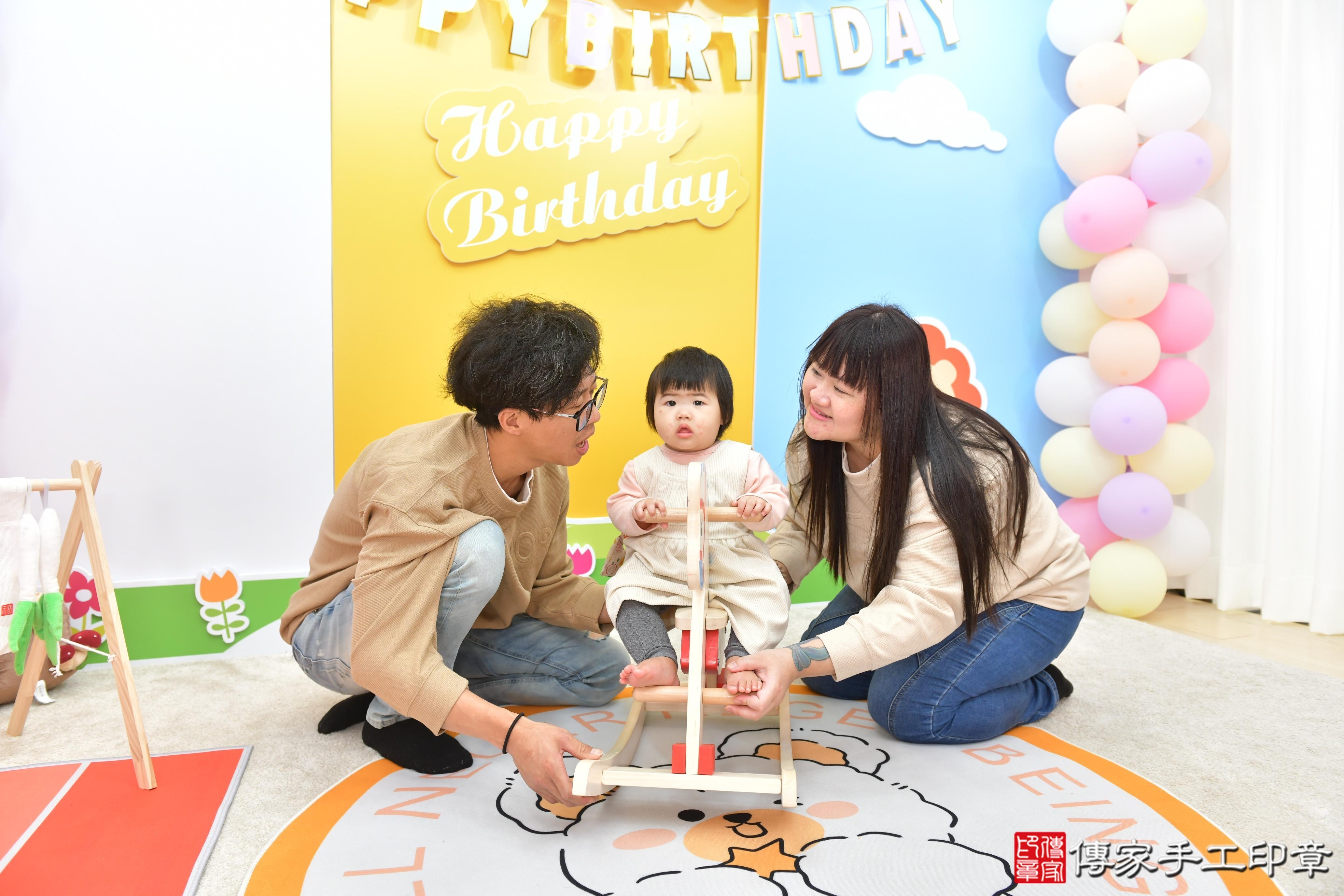 傳家手工印章台中店、抓周、度脺、美式風會場、傳家嬰兒古禮、吉祥話、抓周道具物品24種、拍照。抓周證書。寶寶抓周、滿周歲、生日快樂、祝福 傳家手工印章台中店、抓周、度脺、美式風會場、傳家嬰兒古禮、吉祥話、抓周道具物品24種、拍照。抓周證書。寶寶抓周、滿周歲、生日快樂、祝福