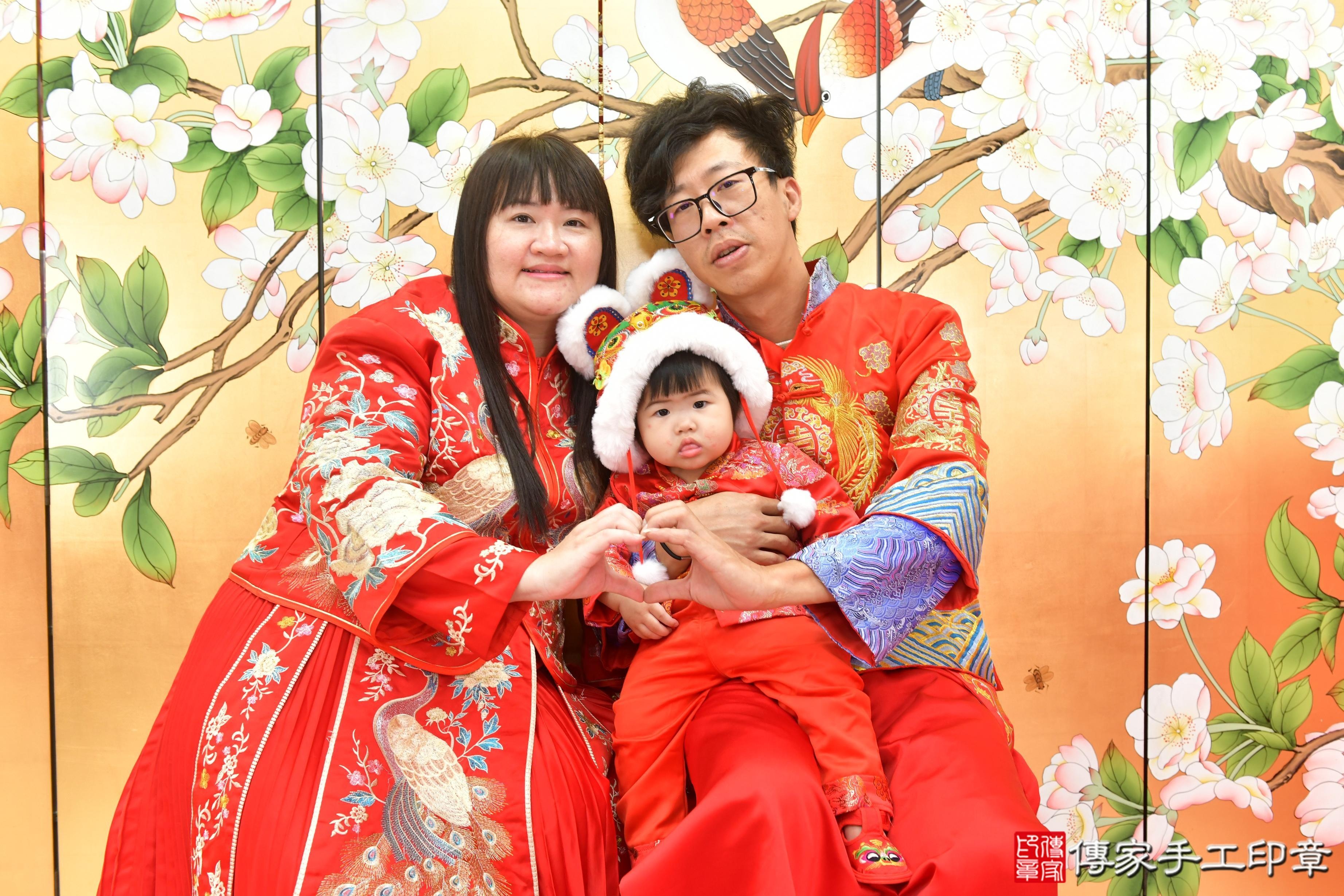 傳家手工印章台中店、抓周、度脺、美式風會場、傳家嬰兒古禮、吉祥話、抓周道具物品24種、拍照。抓周證書。寶寶抓周、滿周歲、生日快樂、祝福 傳家手工印章台中店、抓周、度脺、美式風會場、傳家嬰兒古禮、吉祥話、抓周道具物品24種、拍照。抓周證書。寶寶抓周、滿周歲、生日快樂、祝福