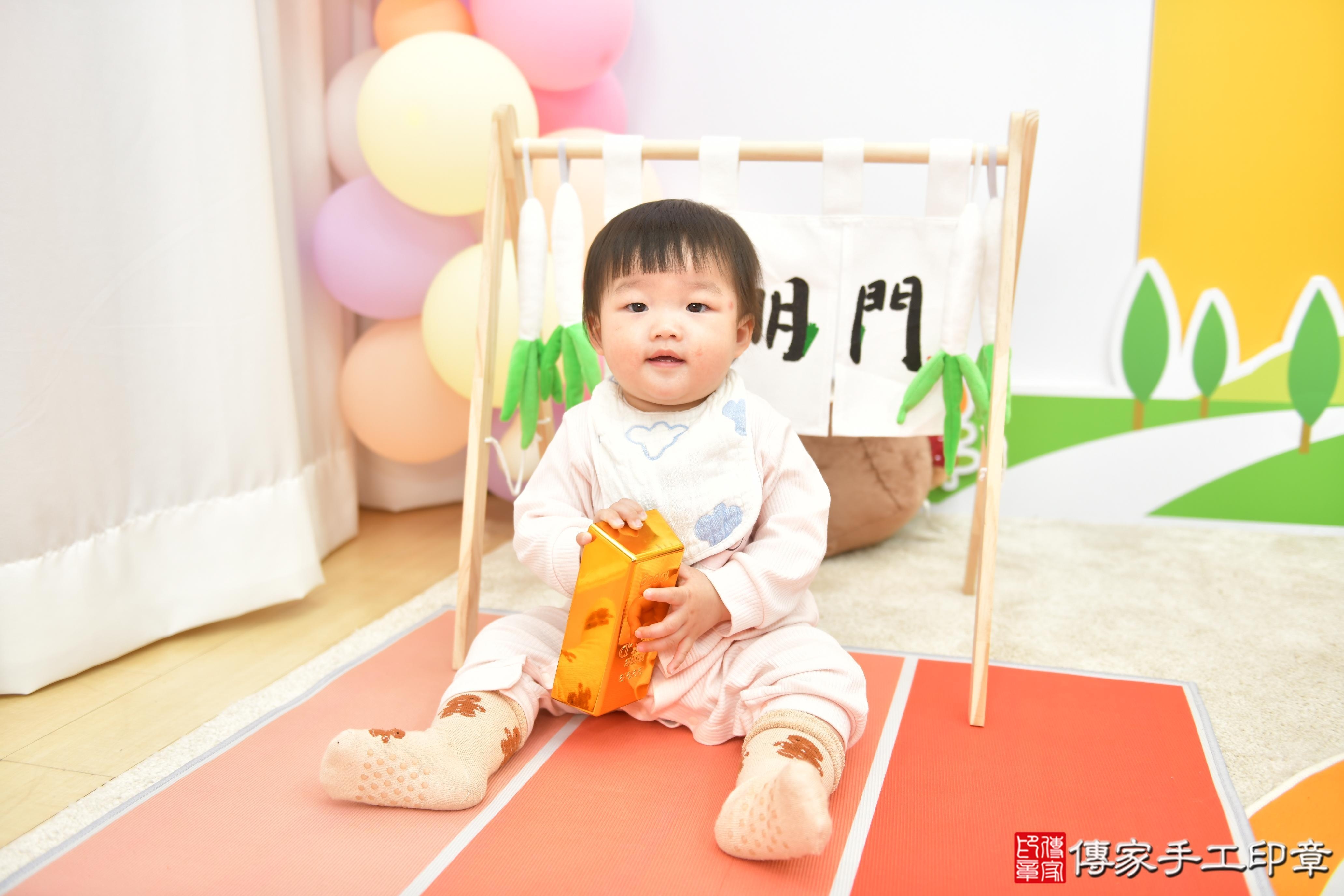 傳家手工印章台中店、抓周、度脺、美式風會場、傳家嬰兒古禮、吉祥話、抓周道具物品24種、拍照。抓周證書。寶寶抓周、滿周歲、生日快樂、祝福 傳家手工印章台中店、抓周、度脺、美式風會場、傳家嬰兒古禮、吉祥話、抓周道具物品24種、拍照。抓周證書。寶寶抓周、滿周歲、生日快樂、祝福