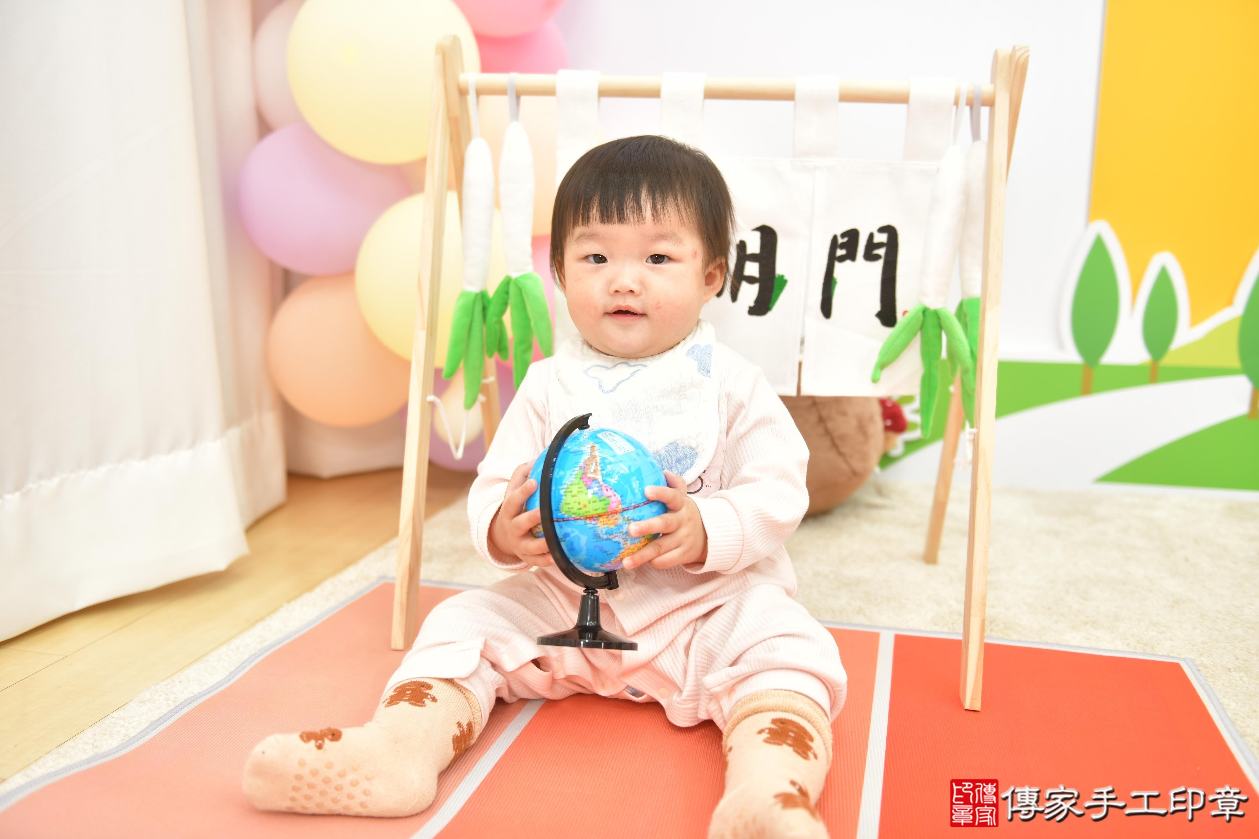 傳家手工印章台中店、抓周、度脺、美式風會場、傳家嬰兒古禮、吉祥話、抓周道具物品24種、拍照。抓周證書。寶寶抓周、滿周歲、生日快樂、祝福 傳家手工印章台中店、抓周、度脺、美式風會場、傳家嬰兒古禮、吉祥話、抓周道具物品24種、拍照。抓周證書。寶寶抓周、滿周歲、生日快樂、祝福