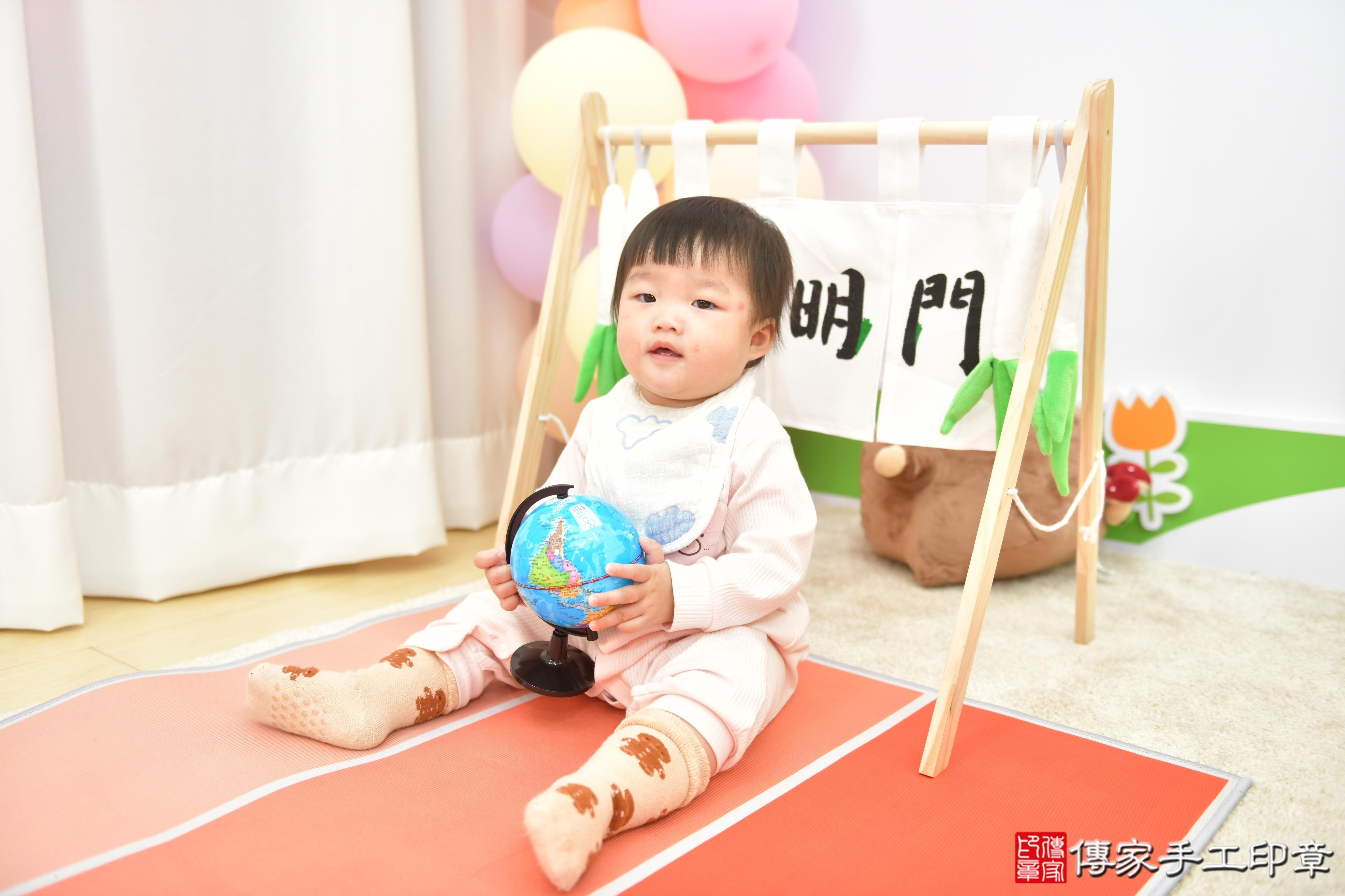 傳家手工印章台中店、抓周、度脺、美式風會場、傳家嬰兒古禮、吉祥話、抓周道具物品24種、拍照。抓周證書。寶寶抓周、滿周歲、生日快樂、祝福 傳家手工印章台中店、抓周、度脺、美式風會場、傳家嬰兒古禮、吉祥話、抓周道具物品24種、拍照。抓周證書。寶寶抓周、滿周歲、生日快樂、祝福