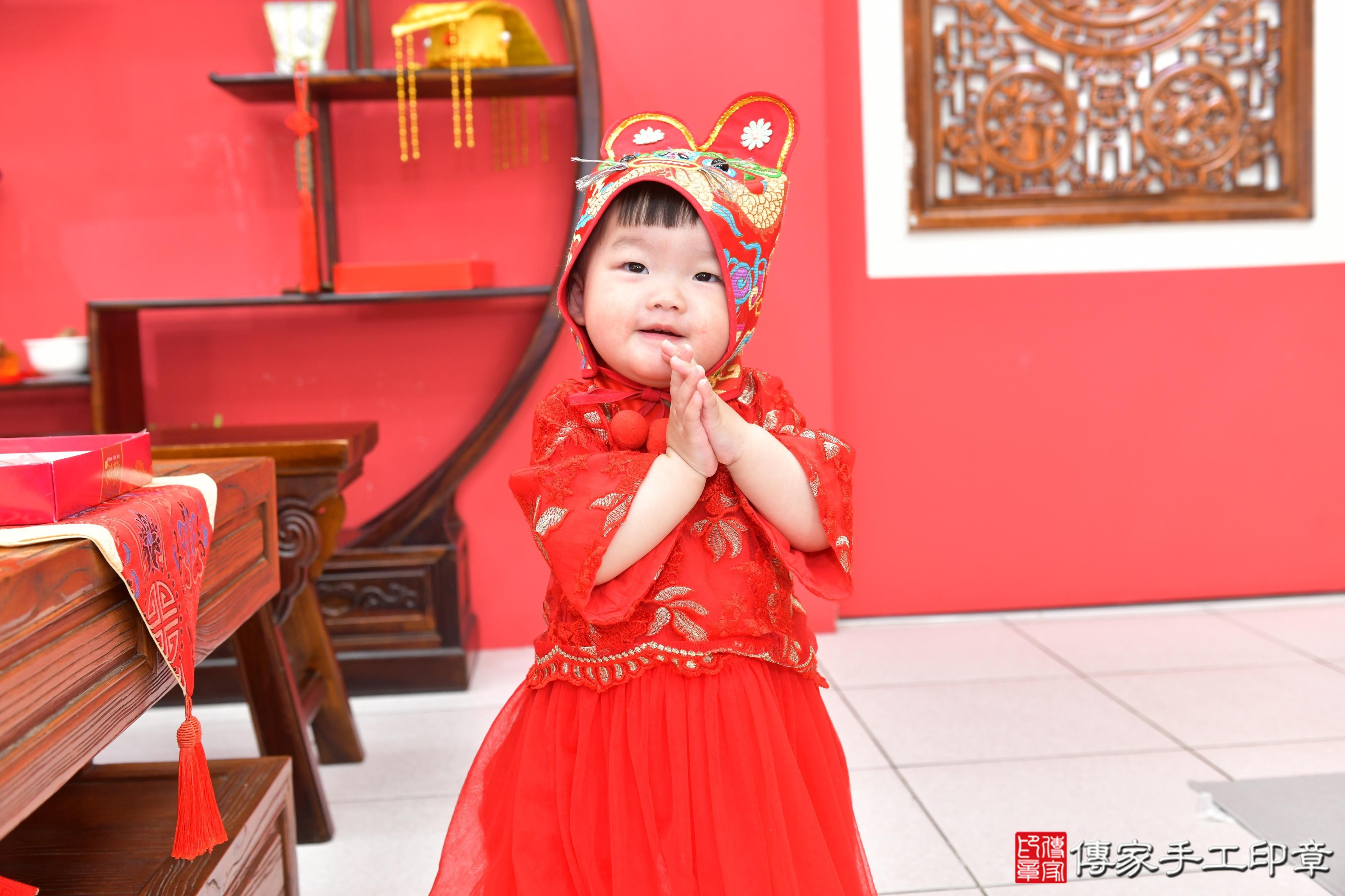 傳家手工印章台中店、抓周、度脺、美式風會場、傳家嬰兒古禮、吉祥話、抓周道具物品24種、拍照。抓周證書。寶寶抓周、滿周歲、生日快樂、祝福 傳家手工印章台中店、抓周、度脺、美式風會場、傳家嬰兒古禮、吉祥話、抓周道具物品24種、拍照。抓周證書。寶寶抓周、滿周歲、生日快樂、祝福