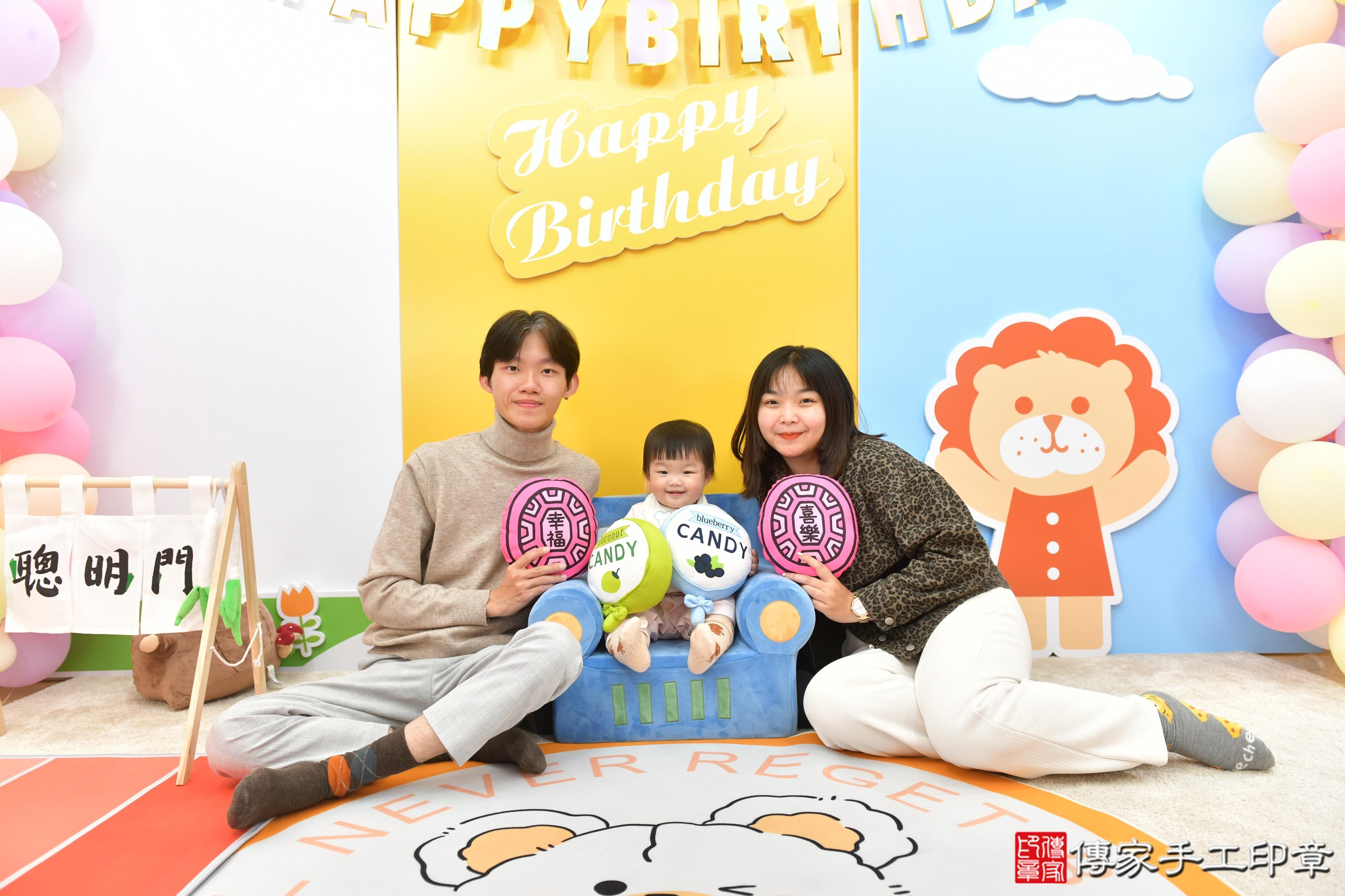 傳家手工印章台中店、抓周、度脺、美式風會場、傳家嬰兒古禮、吉祥話、抓周道具物品24種、拍照。抓周證書。寶寶抓周、滿周歲、生日快樂、祝福 傳家手工印章台中店、抓周、度脺、美式風會場、傳家嬰兒古禮、吉祥話、抓周道具物品24種、拍照。抓周證書。寶寶抓周、滿周歲、生日快樂、祝福