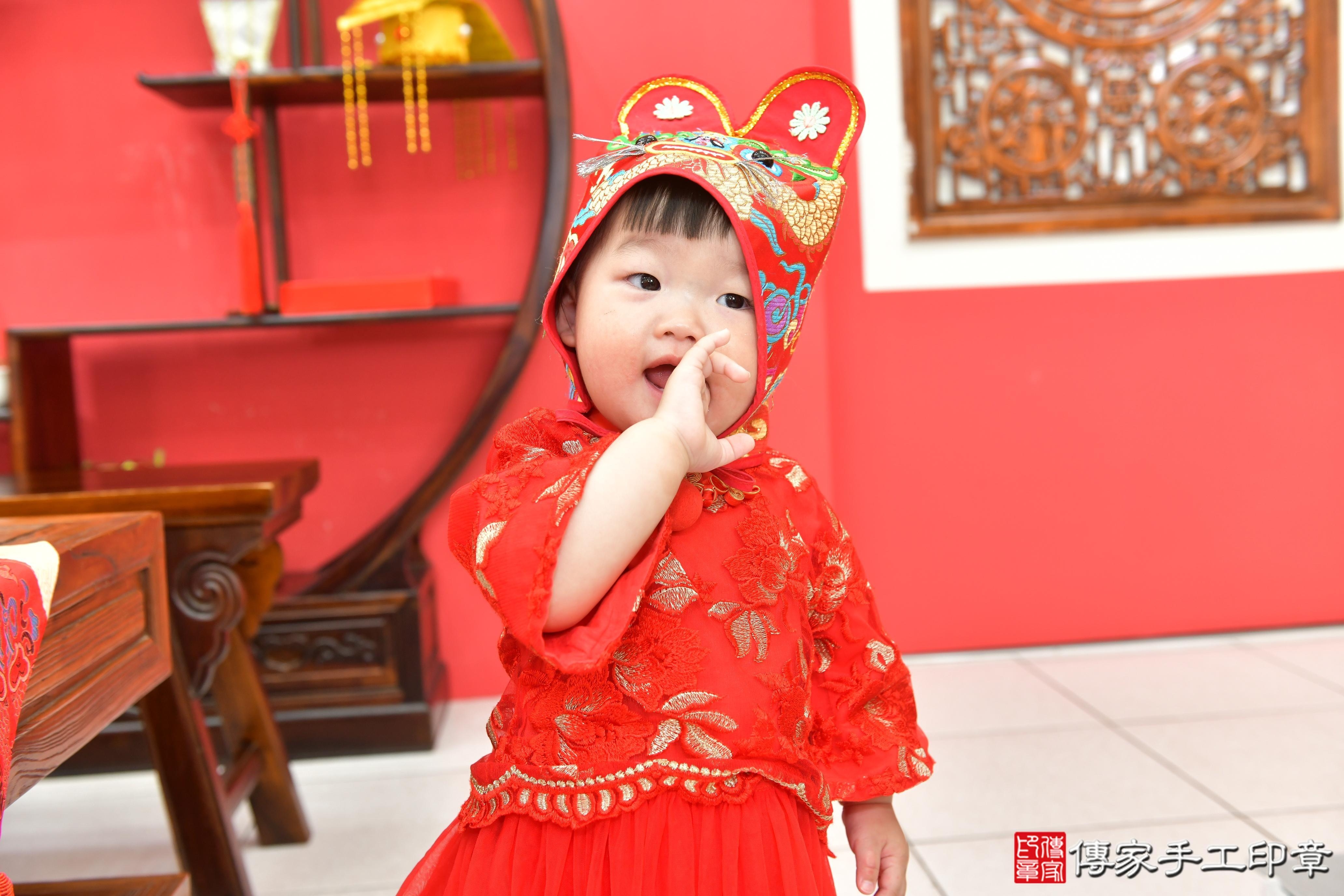 傳家手工印章台中店、抓周、度脺、美式風會場、傳家嬰兒古禮、吉祥話、抓周道具物品24種、拍照。抓周證書。寶寶抓周、滿周歲、生日快樂、祝福 傳家手工印章台中店、抓周、度脺、美式風會場、傳家嬰兒古禮、吉祥話、抓周道具物品24種、拍照。抓周證書。寶寶抓周、滿周歲、生日快樂、祝福