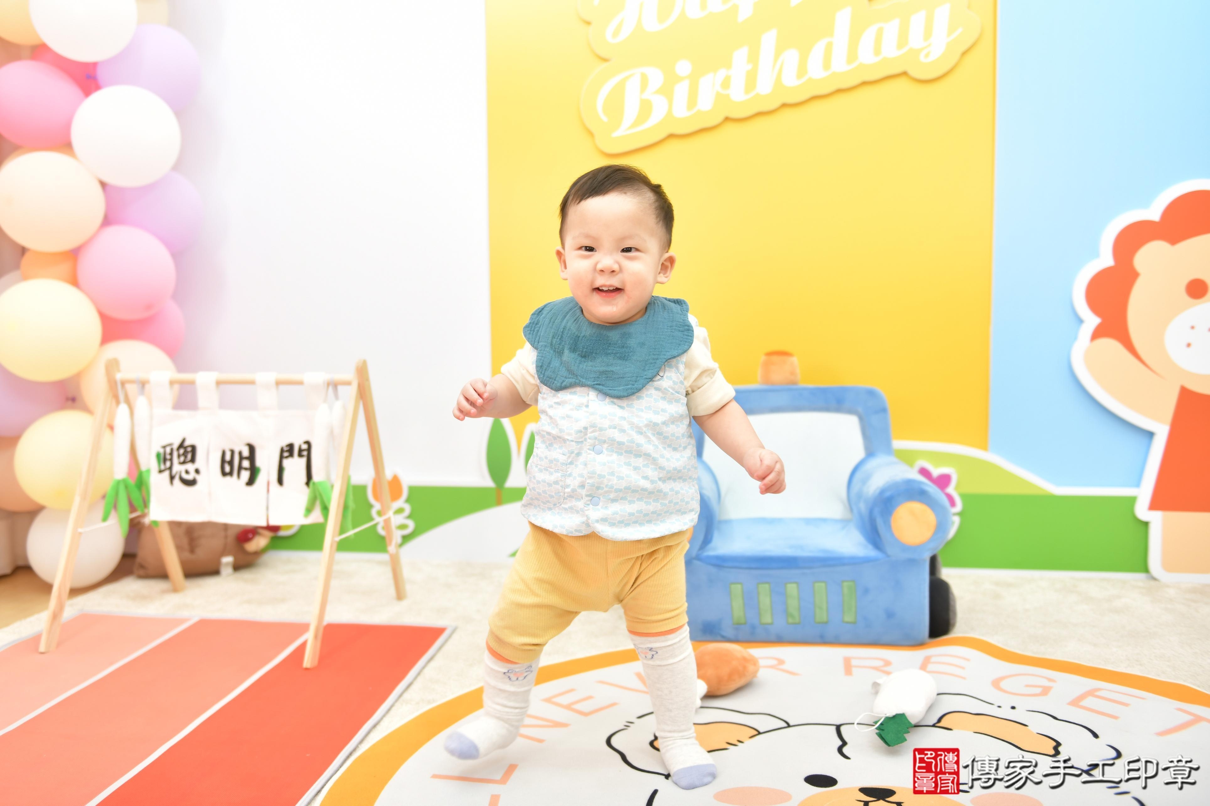 傳家手工印章台中店、抓周、度脺、美式風會場、傳家嬰兒古禮、吉祥話、抓周道具物品24種、拍照。抓周證書。寶寶抓周、滿周歲、生日快樂、祝福