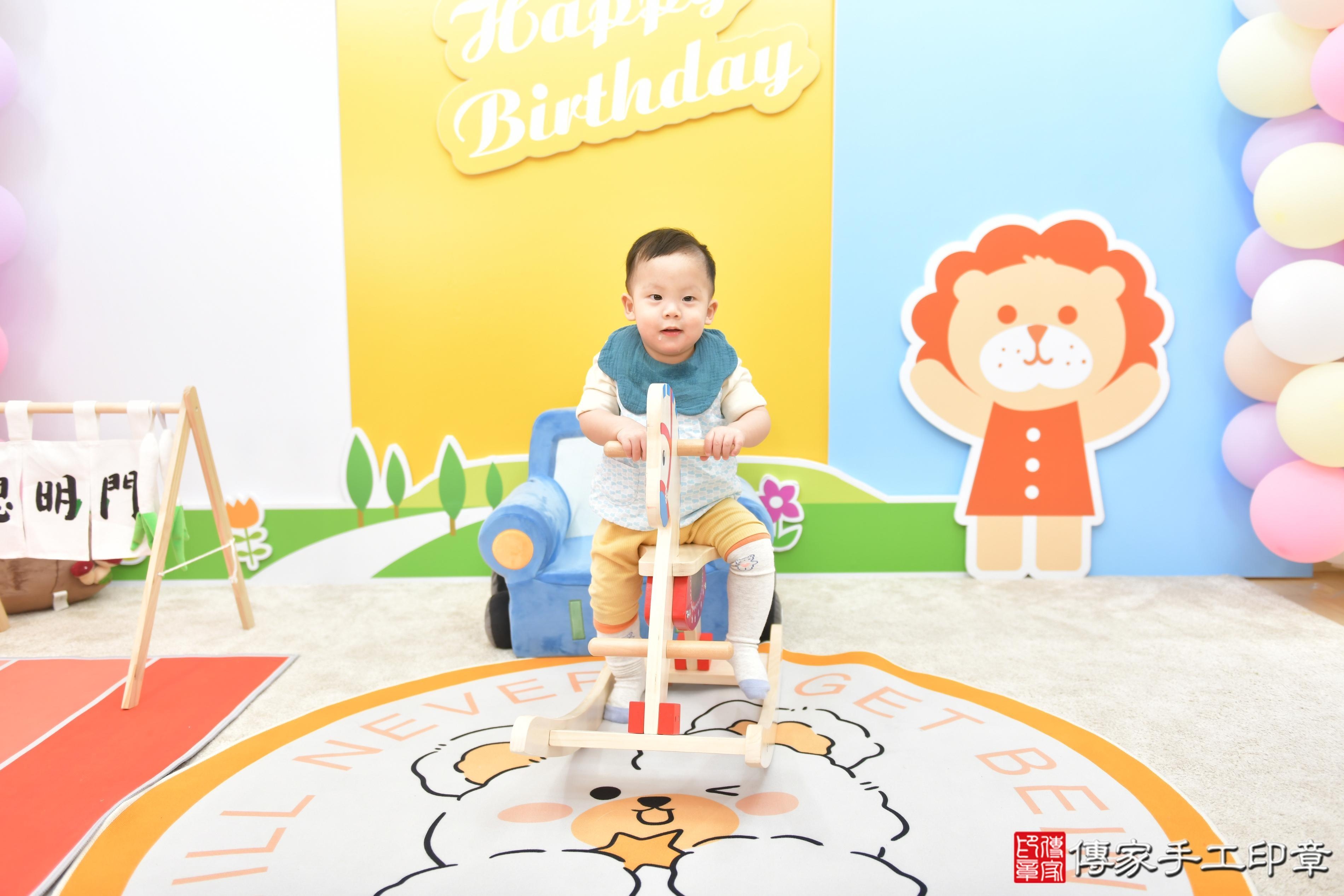 傳家手工印章台中店、抓周、度脺、美式風會場、傳家嬰兒古禮、吉祥話、抓周道具物品24種、拍照。抓周證書。寶寶抓周、滿周歲、生日快樂、祝福