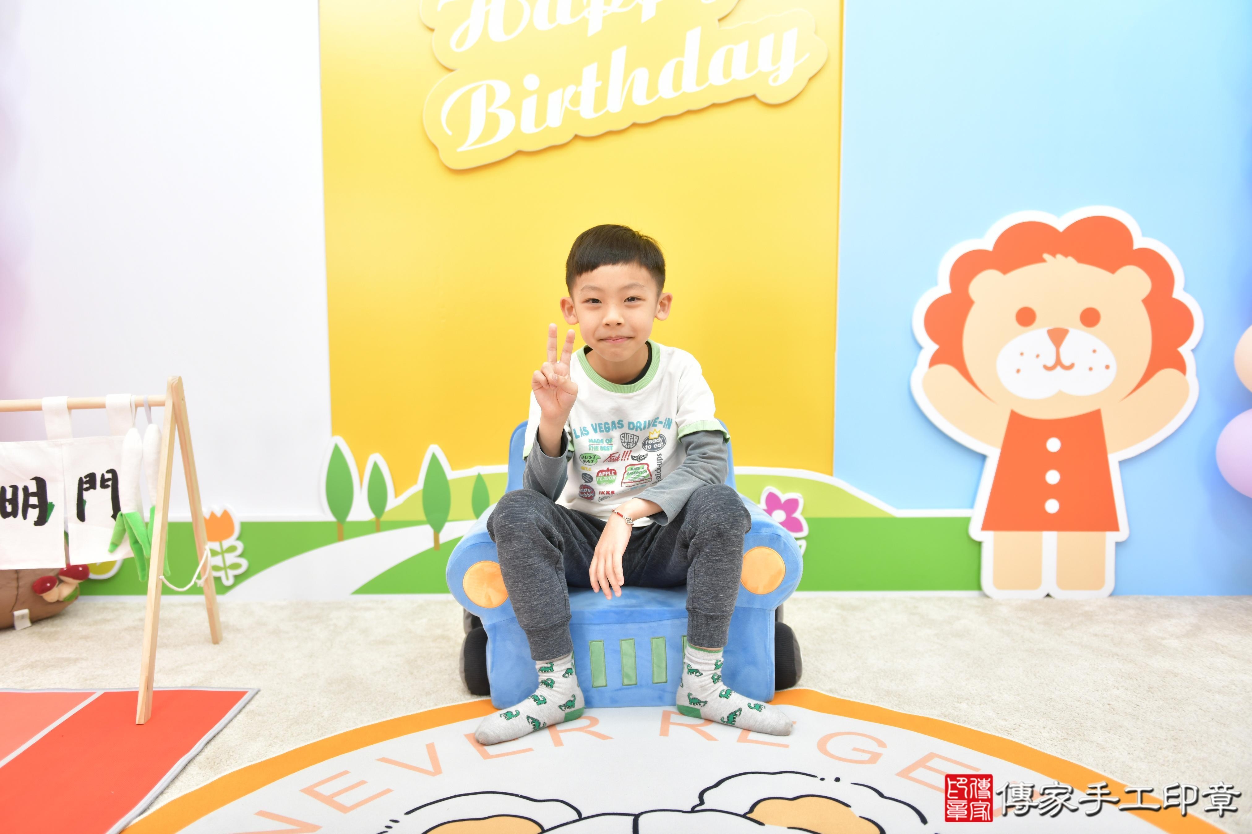 傳家手工印章台中店、抓周、度脺、美式風會場、傳家嬰兒古禮、吉祥話、抓周道具物品24種、拍照。抓周證書。寶寶抓周、滿周歲、生日快樂、祝福