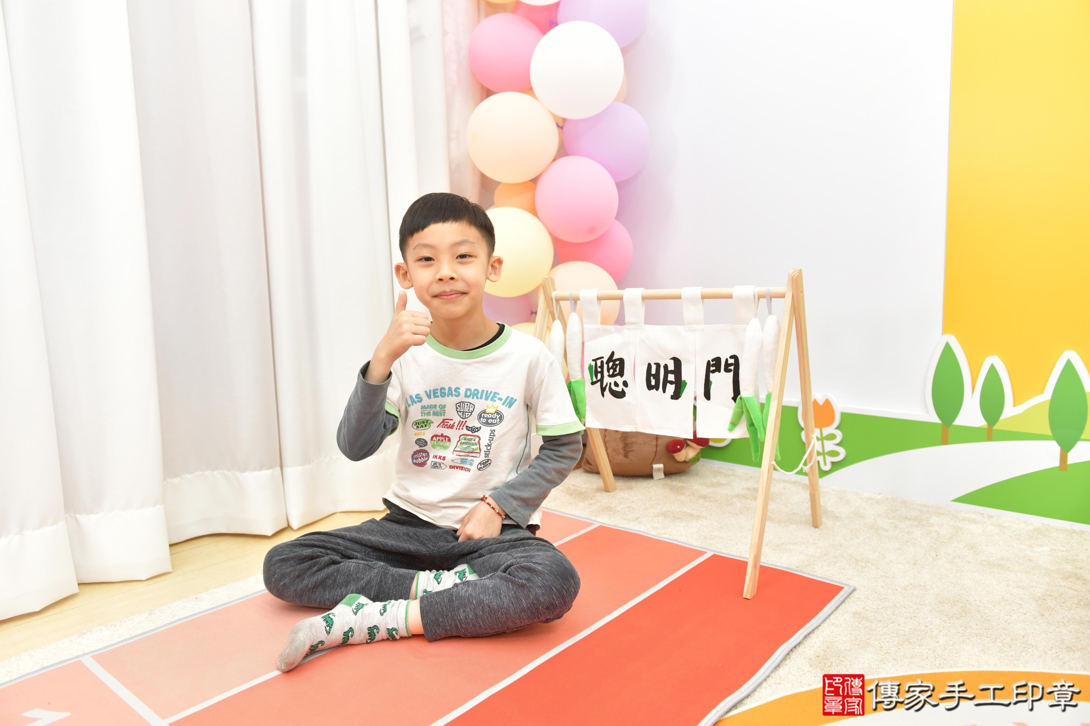 傳家手工印章台中店、抓周、度脺、美式風會場、傳家嬰兒古禮、吉祥話、抓周道具物品24種、拍照。抓周證書。寶寶抓周、滿周歲、生日快樂、祝福