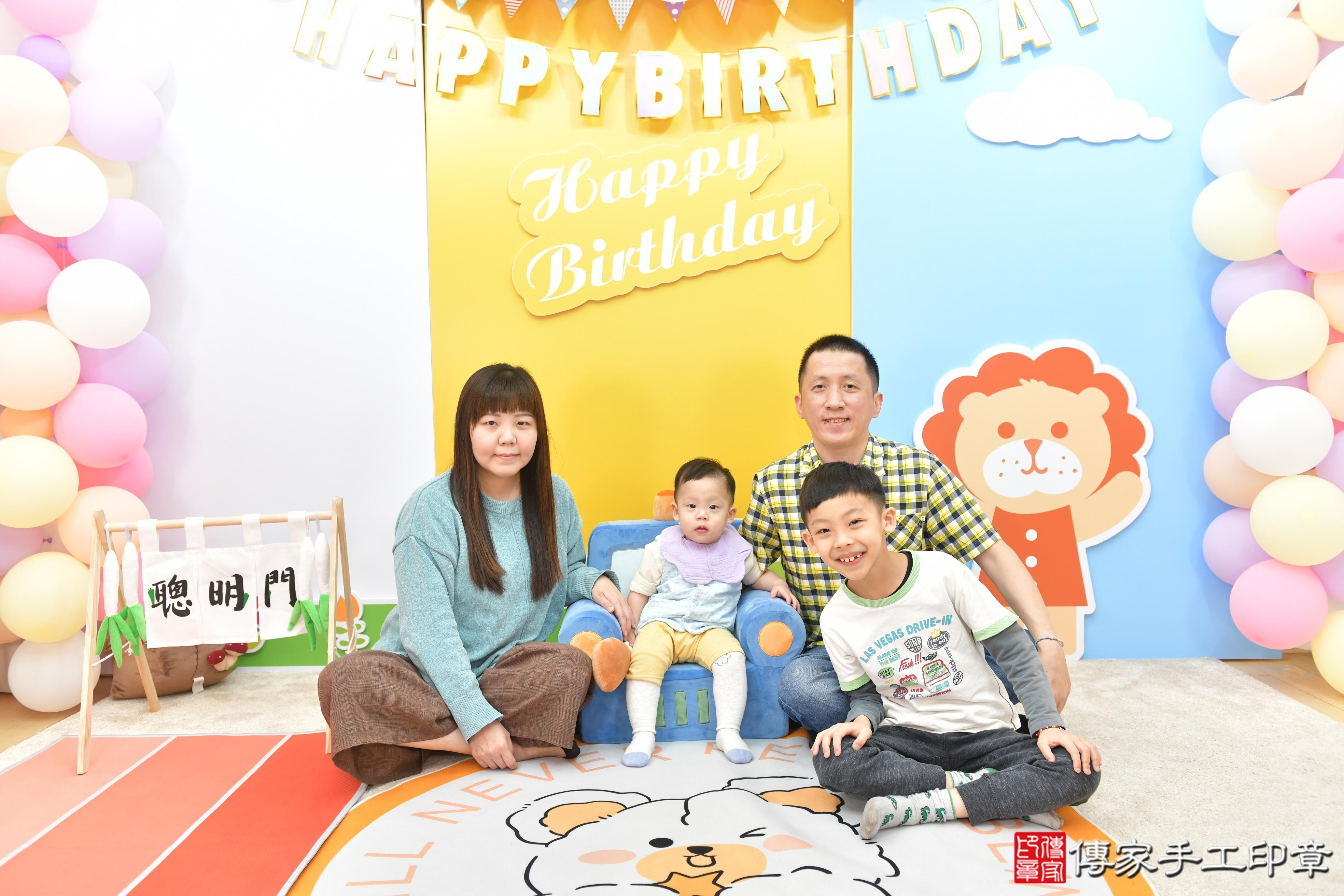 傳家手工印章台中店、抓周、度脺、美式風會場、傳家嬰兒古禮、吉祥話、抓周道具物品24種、拍照。抓周證書。寶寶抓周、滿周歲、生日快樂、祝福