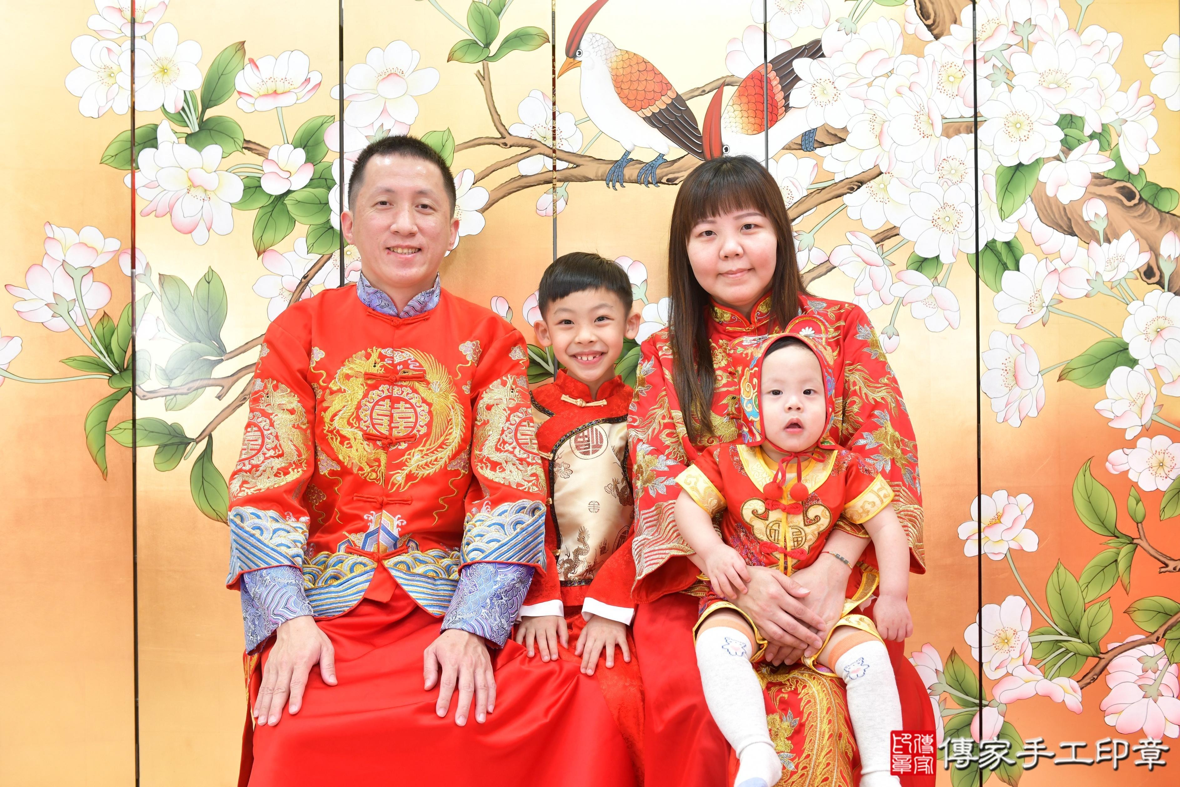 傳家手工印章台中店、抓周、度脺、美式風會場、傳家嬰兒古禮、吉祥話、抓周道具物品24種、拍照。抓周證書。寶寶抓周、滿周歲、生日快樂、祝福