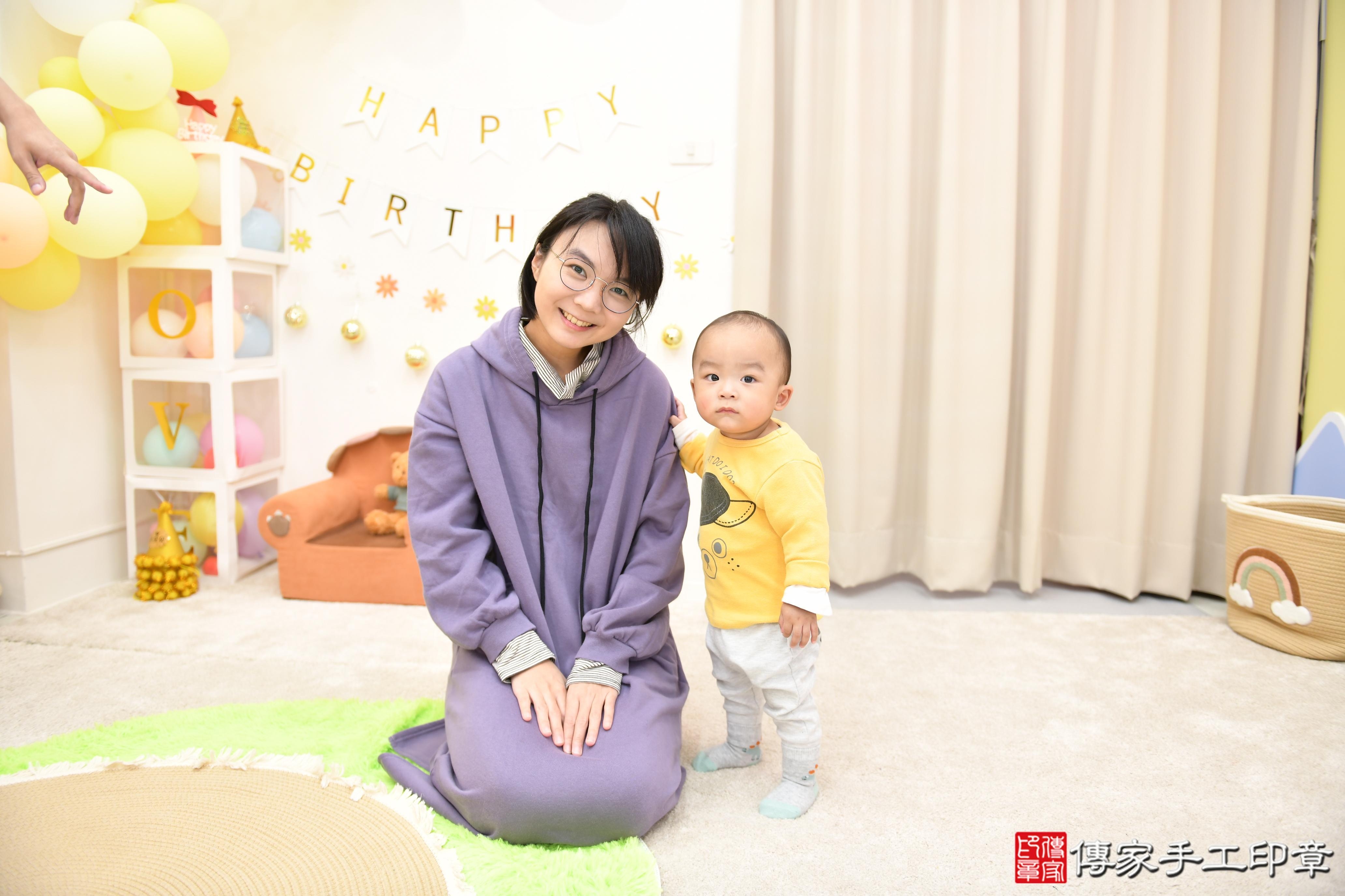 傳家手工印章高雄店、抓周、度脺、美式風會場、傳家嬰兒古禮、吉祥話、抓周道具物品24種、拍照。抓周證書。寶寶抓周、滿周歲、生日快樂、祝福