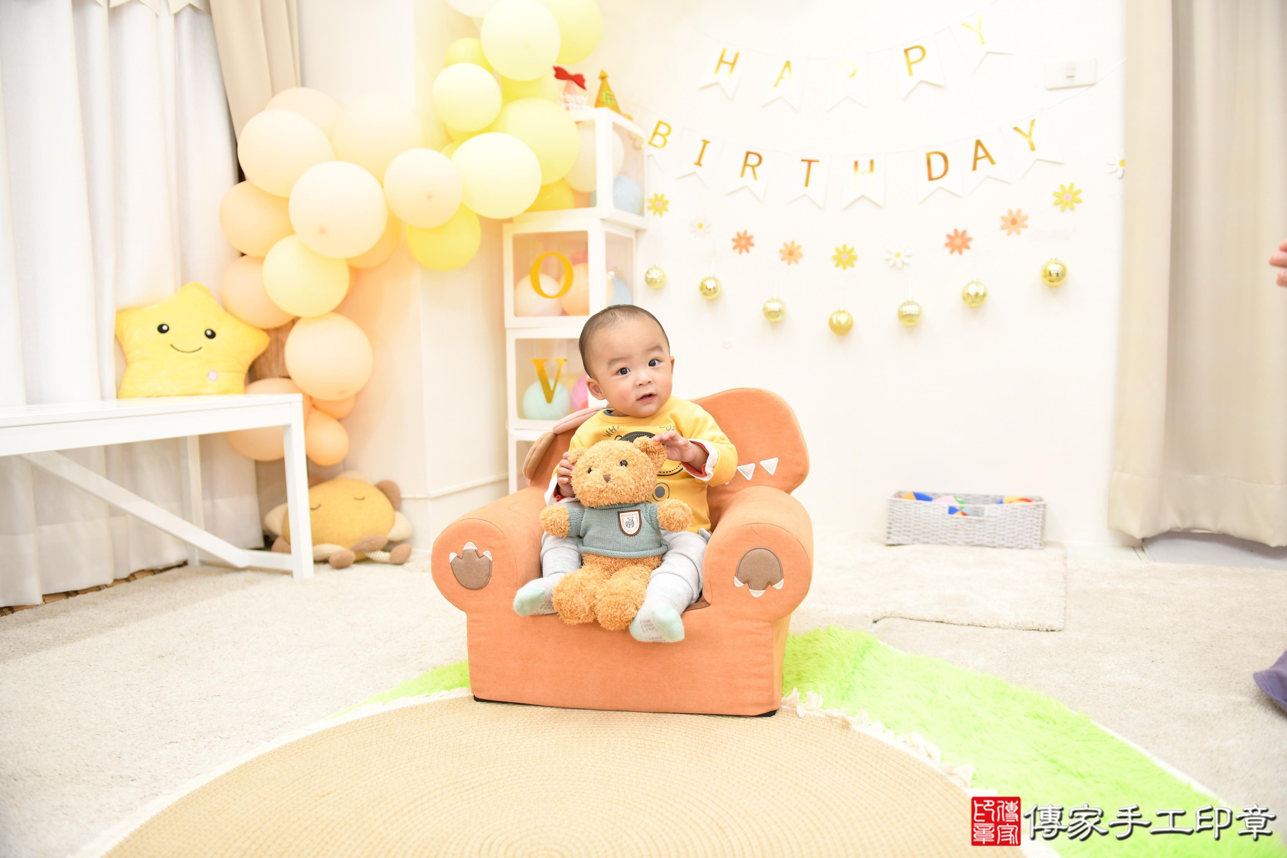 傳家手工印章高雄店、抓周、度脺、美式風會場、傳家嬰兒古禮、吉祥話、抓周道具物品24種、拍照。抓周證書。寶寶抓周、滿周歲、生日快樂、祝福