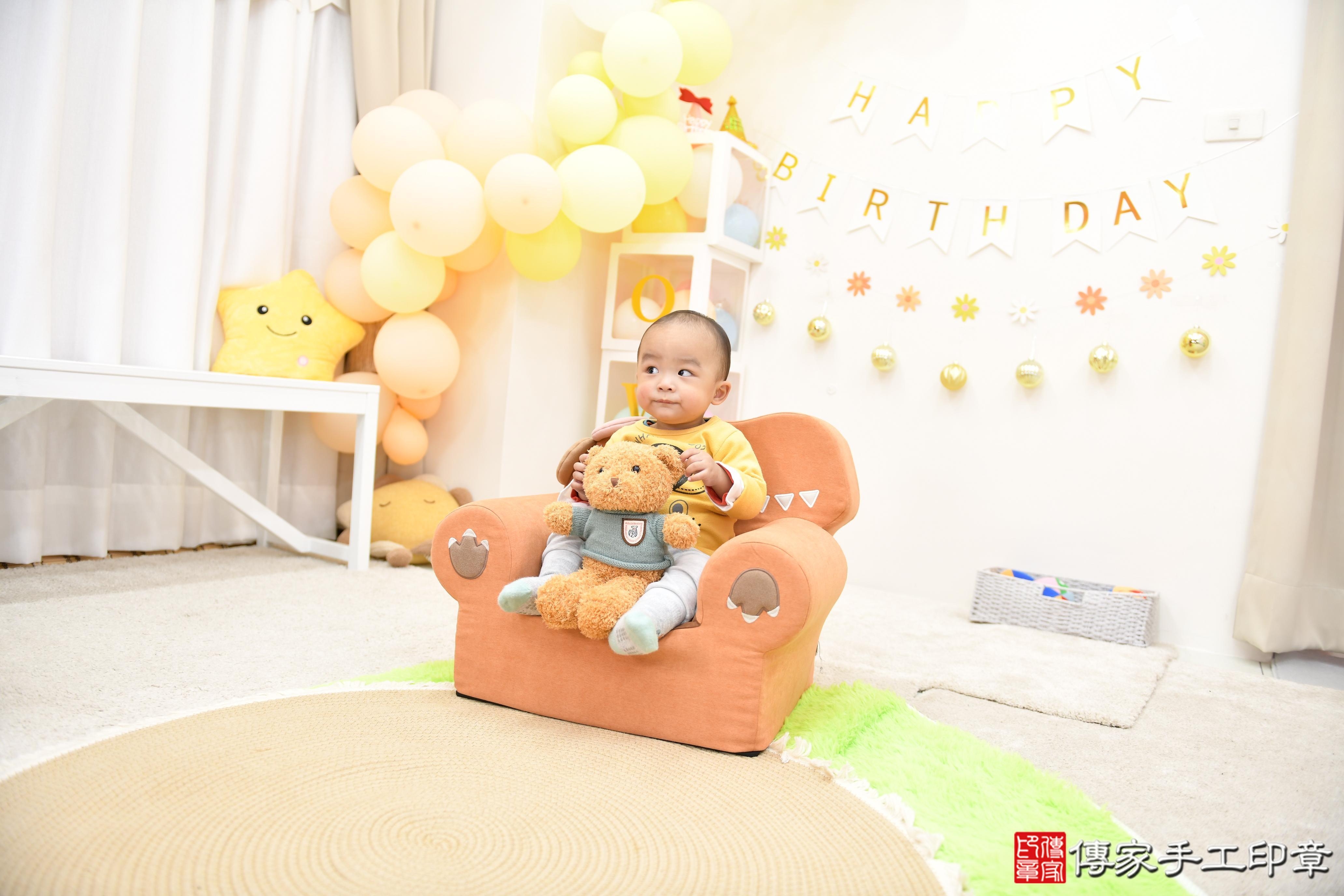 傳家手工印章高雄店、抓周、度脺、美式風會場、傳家嬰兒古禮、吉祥話、抓周道具物品24種、拍照。抓周證書。寶寶抓周、滿周歲、生日快樂、祝福