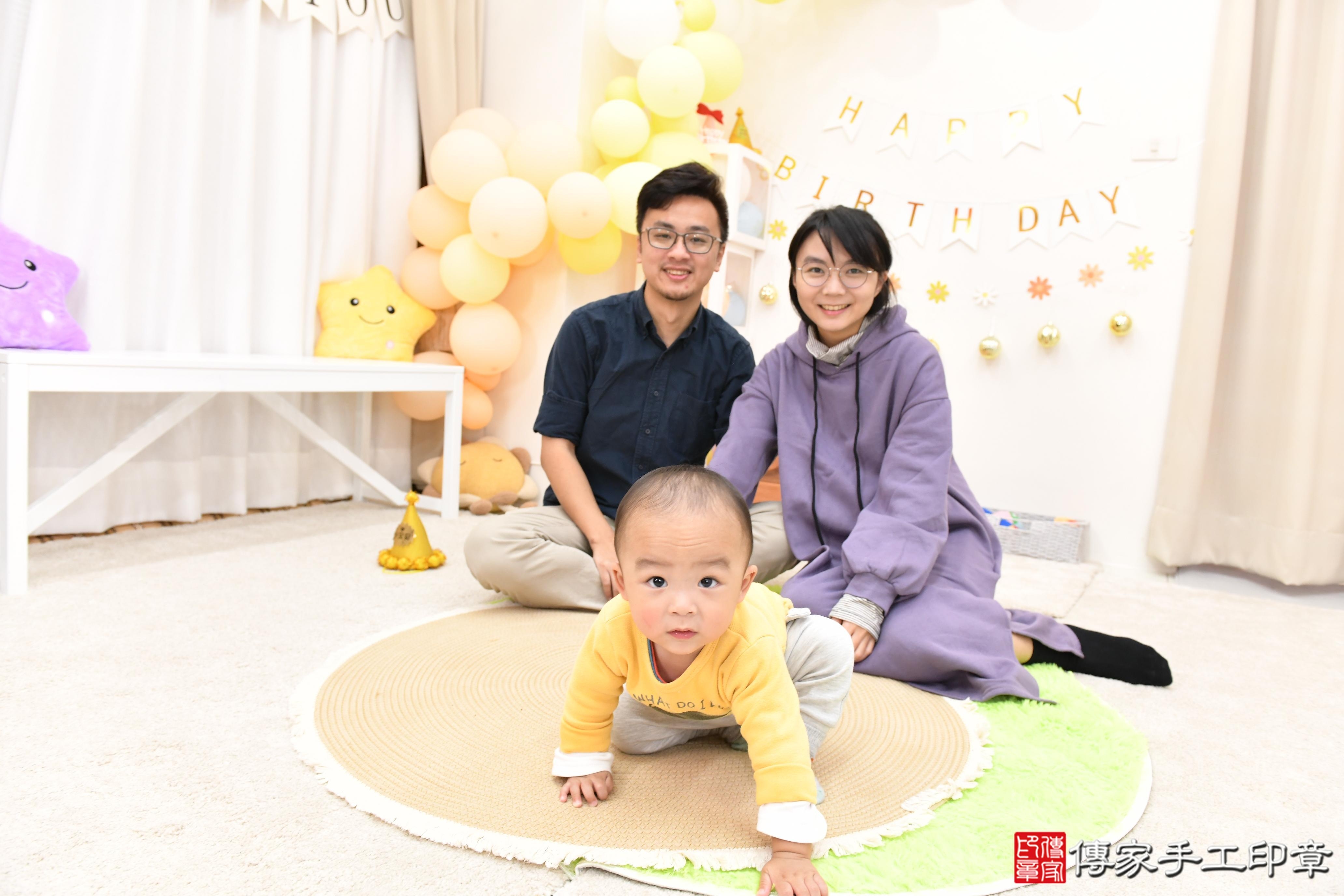 傳家手工印章高雄店、抓周、度脺、美式風會場、傳家嬰兒古禮、吉祥話、抓周道具物品24種、拍照。抓周證書。寶寶抓周、滿周歲、生日快樂、祝福