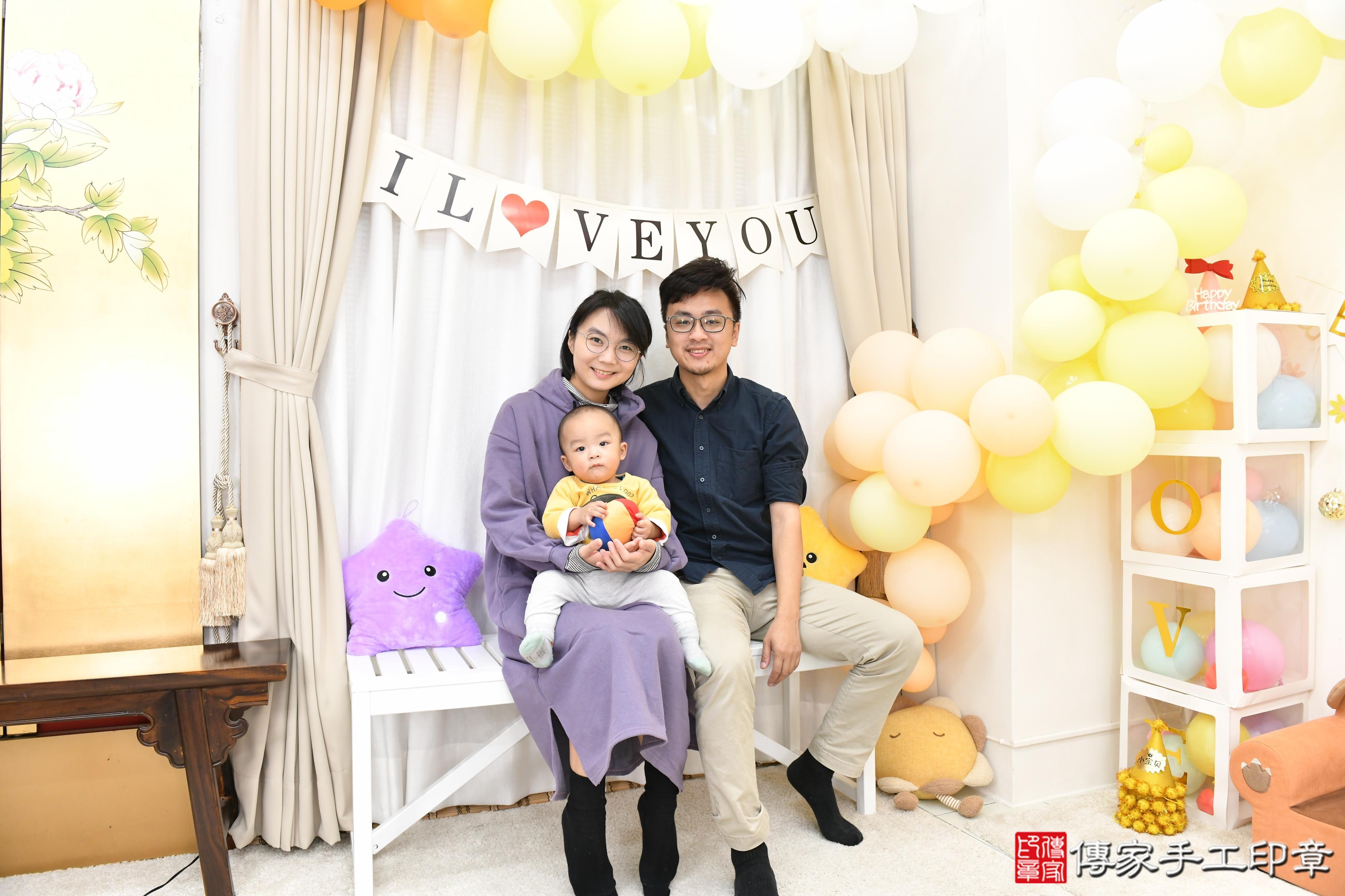 傳家手工印章高雄店、抓周、度脺、美式風會場、傳家嬰兒古禮、吉祥話、抓周道具物品24種、拍照。抓周證書。寶寶抓周、滿周歲、生日快樂、祝福