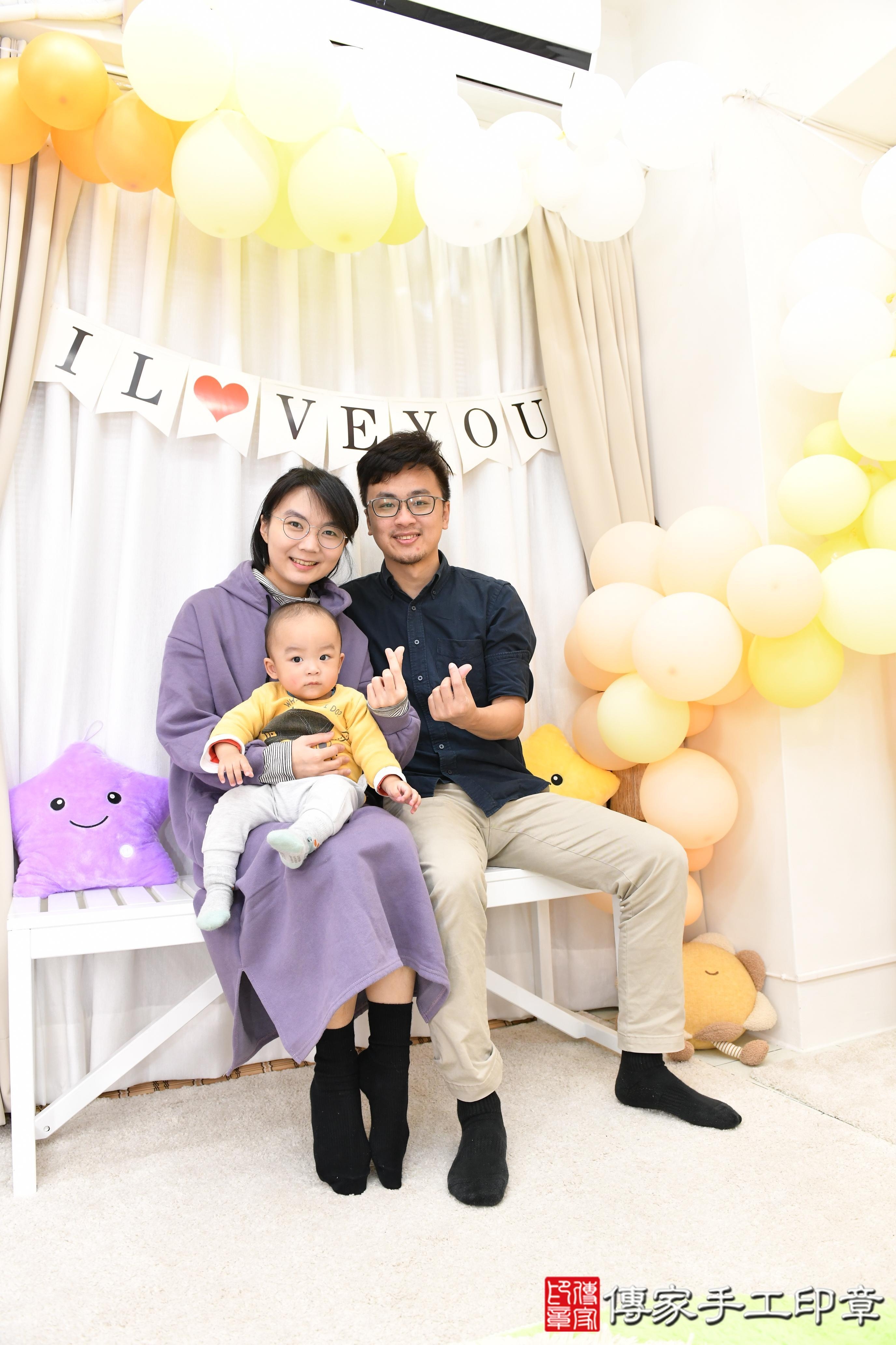 傳家手工印章高雄店、抓周、度脺、美式風會場、傳家嬰兒古禮、吉祥話、抓周道具物品24種、拍照。抓周證書。寶寶抓周、滿周歲、生日快樂、祝福