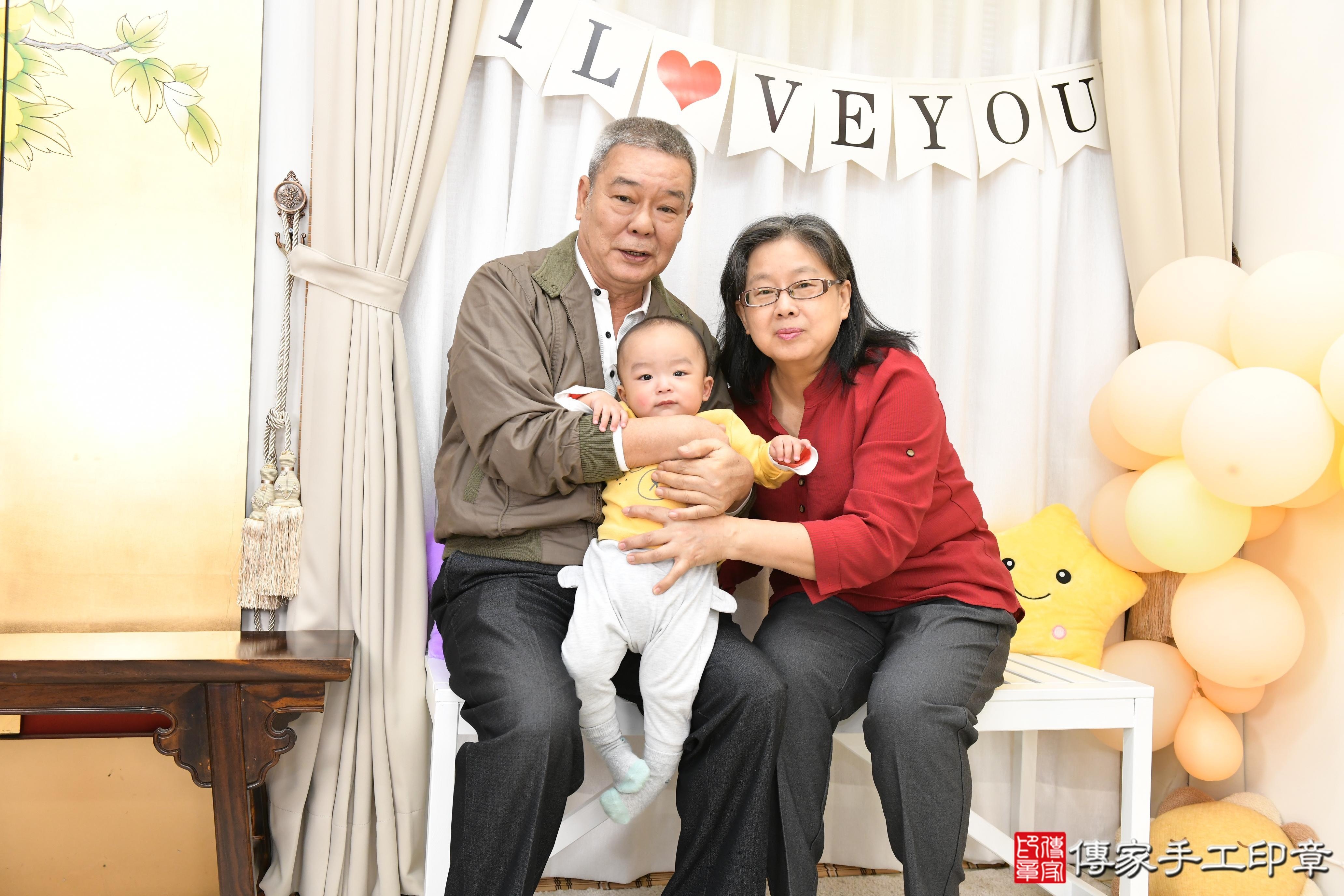 傳家手工印章高雄店、抓周、度脺、美式風會場、傳家嬰兒古禮、吉祥話、抓周道具物品24種、拍照。抓周證書。寶寶抓周、滿周歲、生日快樂、祝福