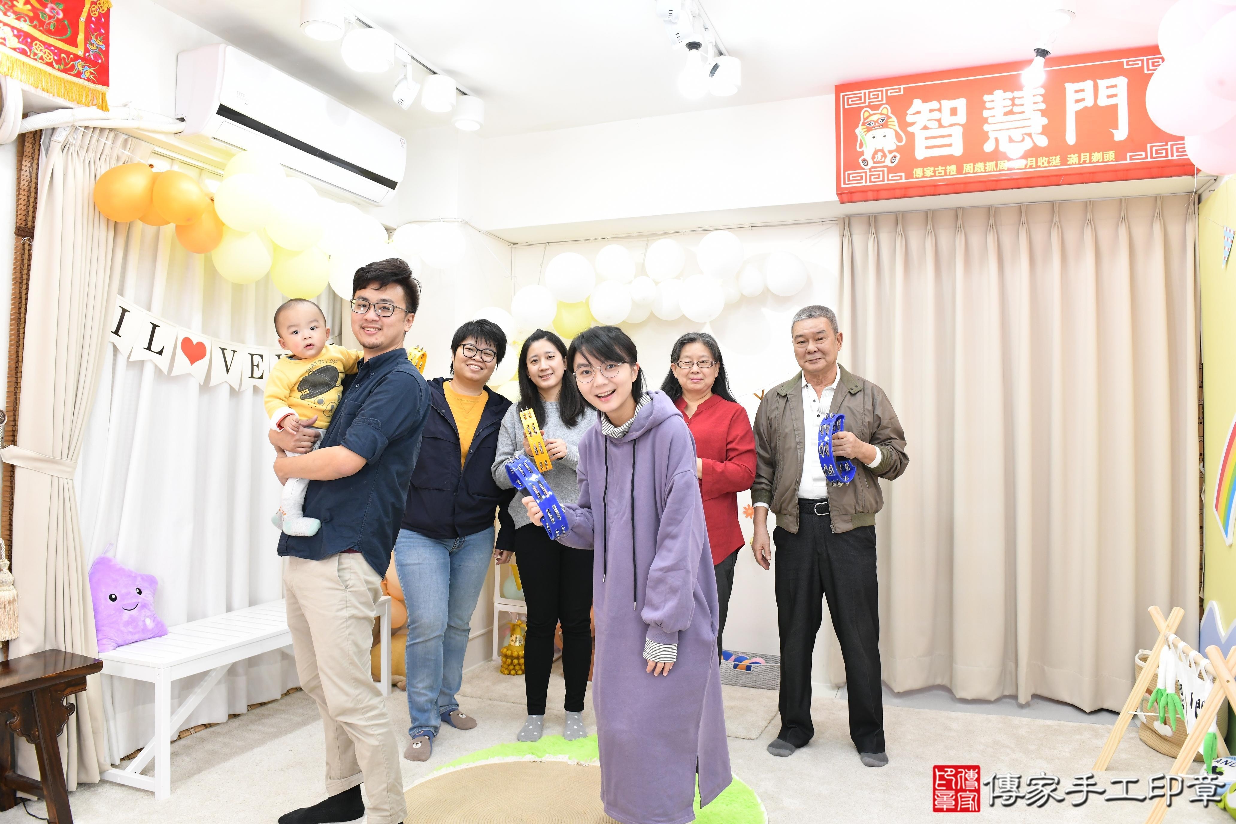 傳家手工印章高雄店、抓周、度脺、美式風會場、傳家嬰兒古禮、吉祥話、抓周道具物品24種、拍照。抓周證書。寶寶抓周、滿周歲、生日快樂、祝福