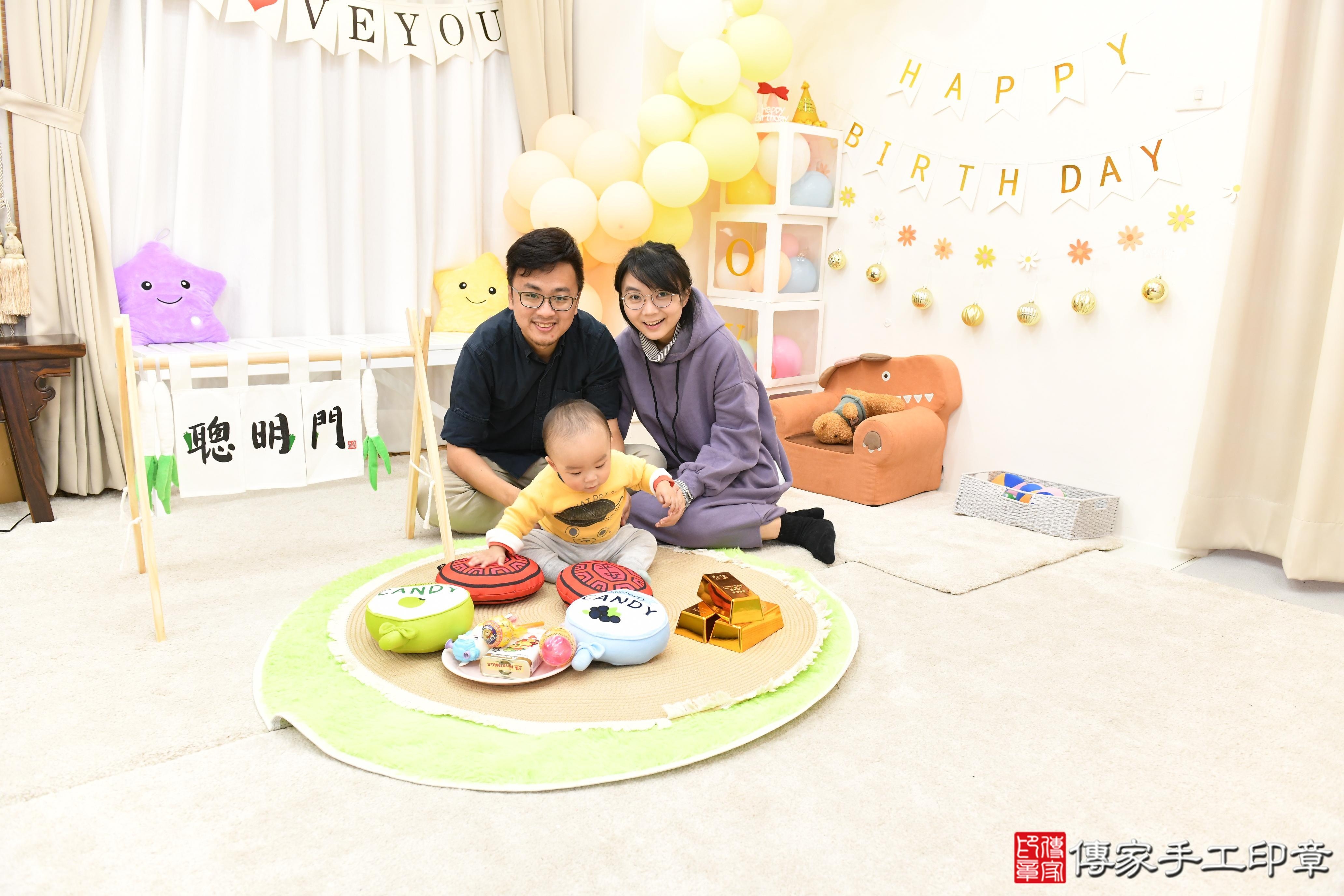 傳家手工印章高雄店、抓周、度脺、美式風會場、傳家嬰兒古禮、吉祥話、抓周道具物品24種、拍照。抓周證書。寶寶抓周、滿周歲、生日快樂、祝福