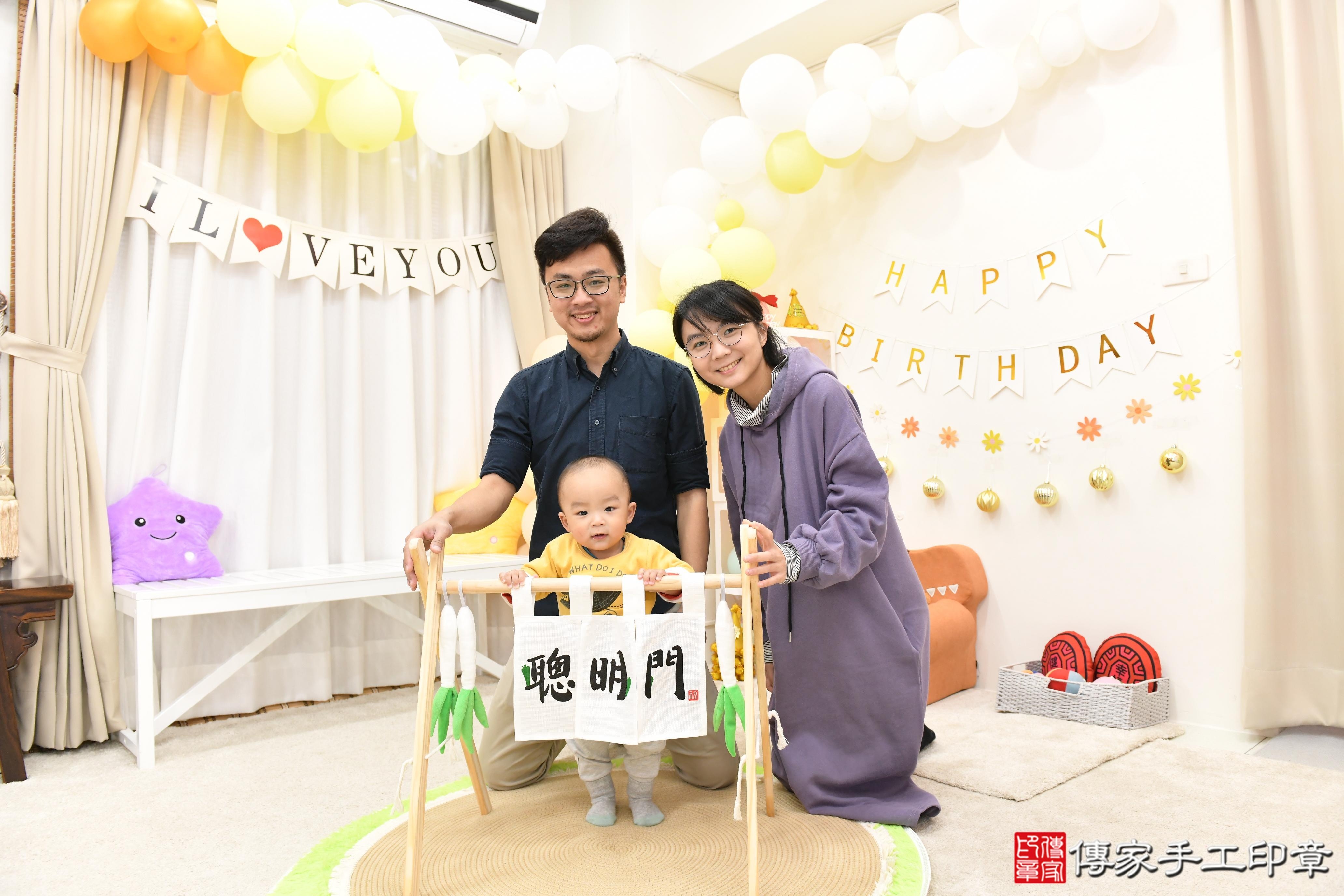 傳家手工印章高雄店、抓周、度脺、美式風會場、傳家嬰兒古禮、吉祥話、抓周道具物品24種、拍照。抓周證書。寶寶抓周、滿周歲、生日快樂、祝福