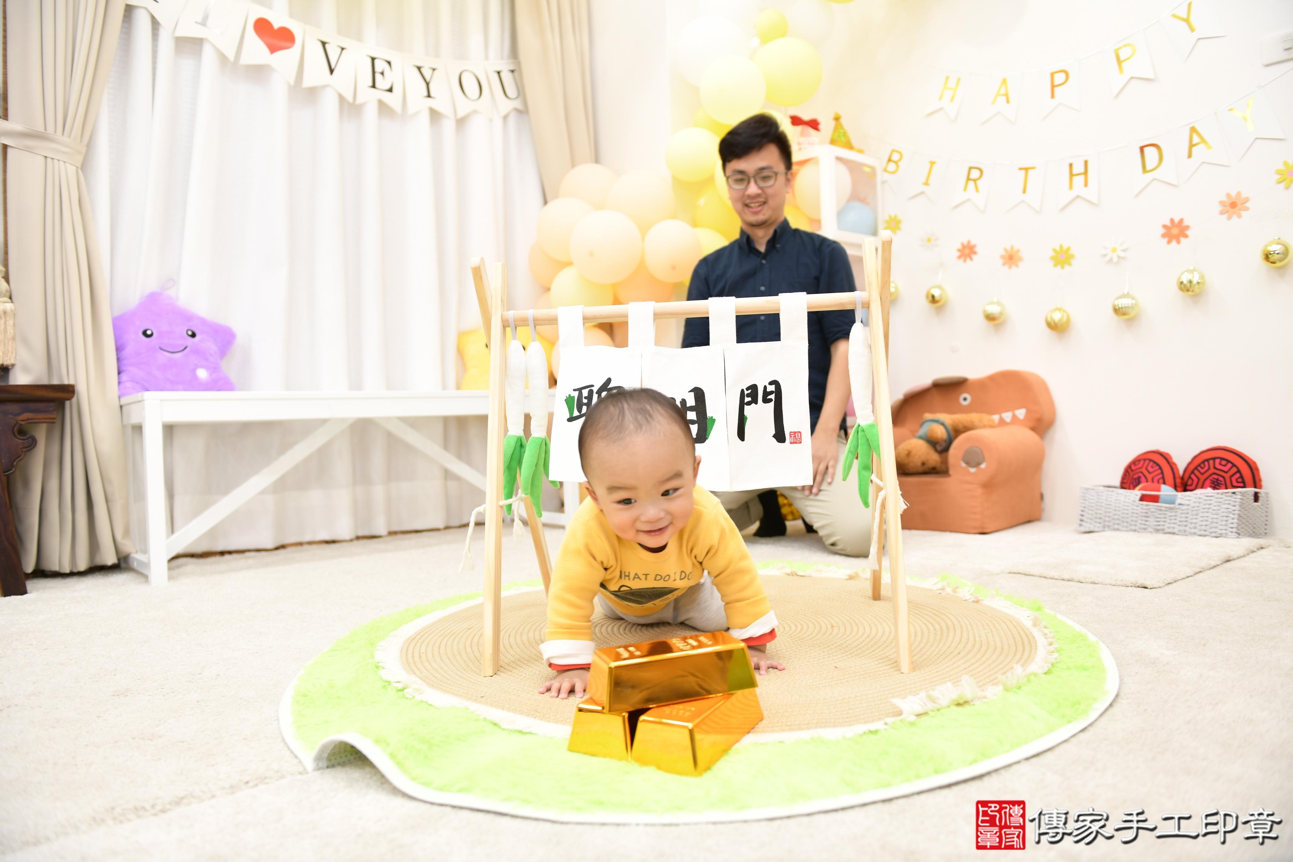 傳家手工印章高雄店、抓周、度脺、美式風會場、傳家嬰兒古禮、吉祥話、抓周道具物品24種、拍照。抓周證書。寶寶抓周、滿周歲、生日快樂、祝福