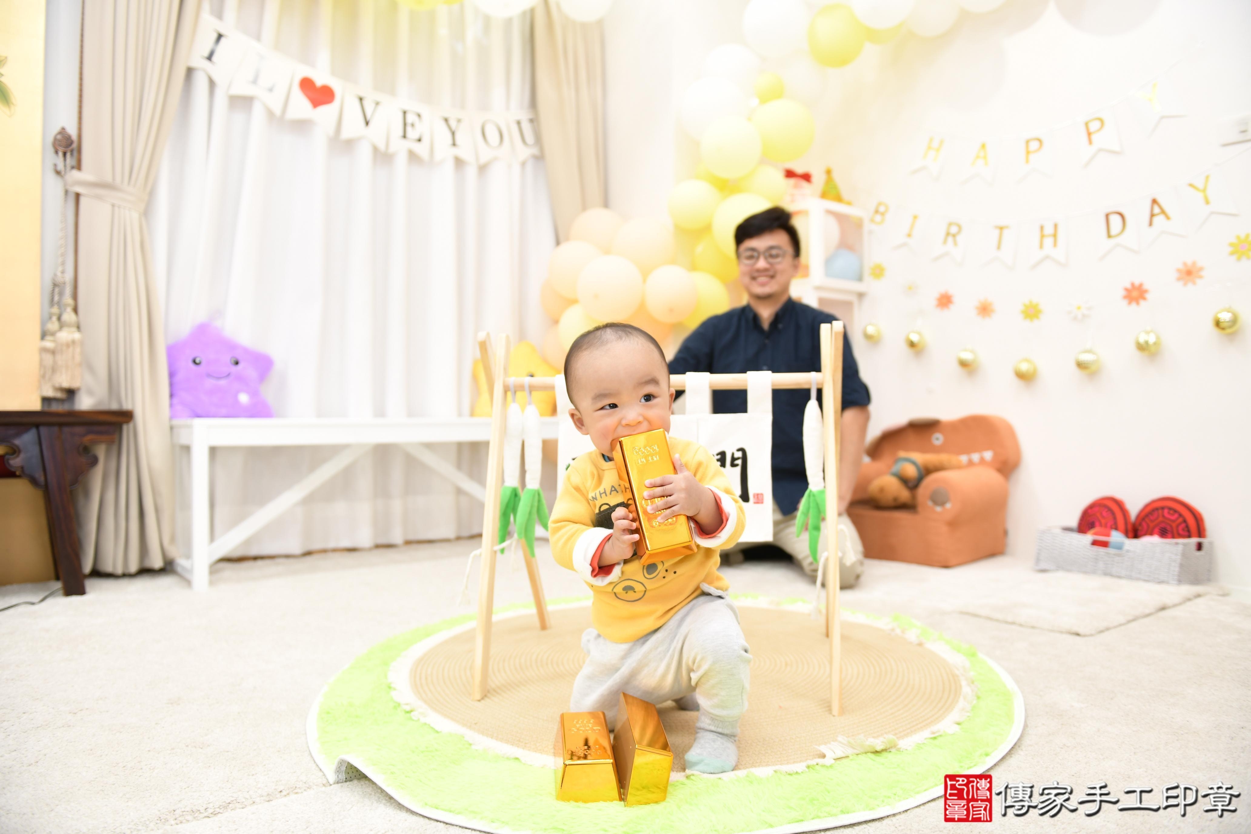 傳家手工印章高雄店、抓周、度脺、美式風會場、傳家嬰兒古禮、吉祥話、抓周道具物品24種、拍照。抓周證書。寶寶抓周、滿周歲、生日快樂、祝福