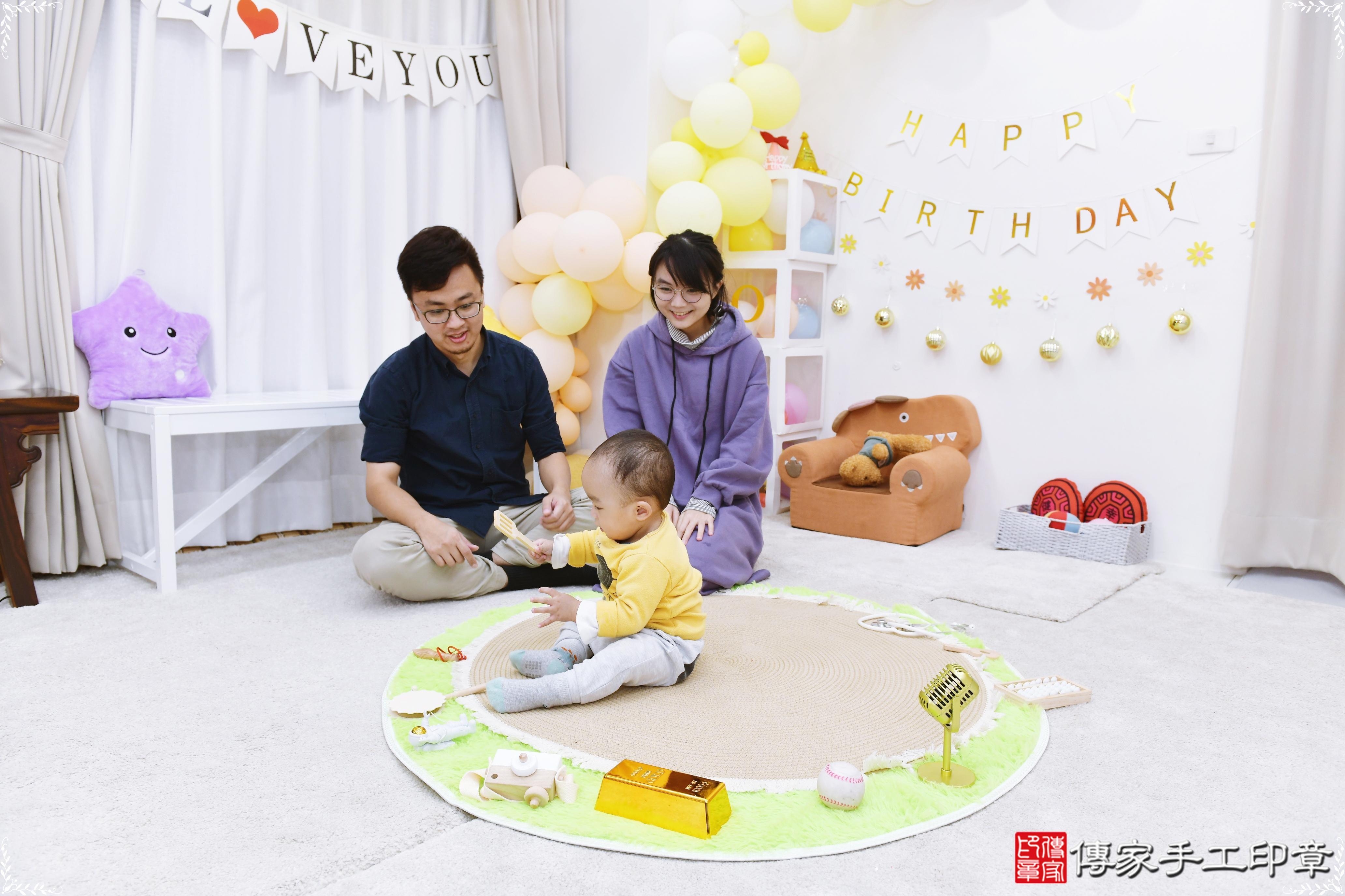 傳家手工印章高雄店、抓周、度脺、美式風會場、傳家嬰兒古禮、吉祥話、抓周道具物品24種、拍照。抓周證書。寶寶抓周、滿周歲、生日快樂、祝福