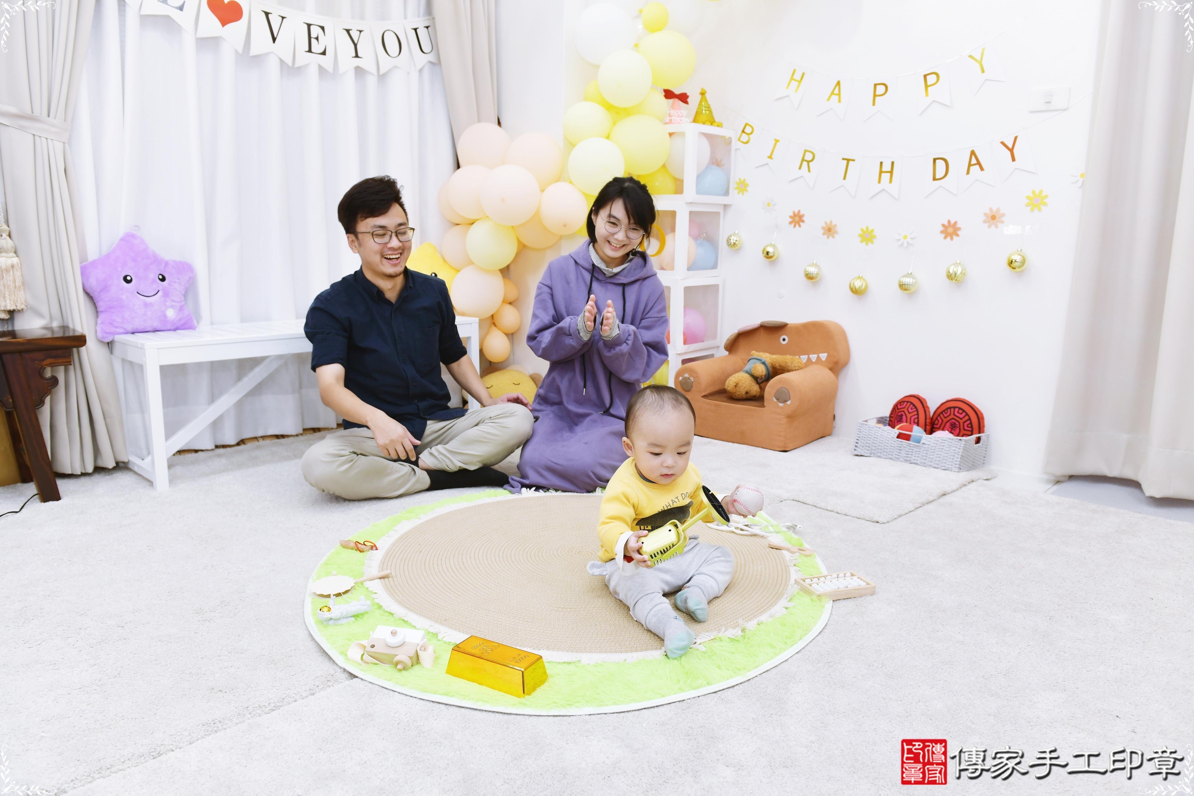 傳家手工印章高雄店、抓周、度脺、美式風會場、傳家嬰兒古禮、吉祥話、抓周道具物品24種、拍照。抓周證書。寶寶抓周、滿周歲、生日快樂、祝福