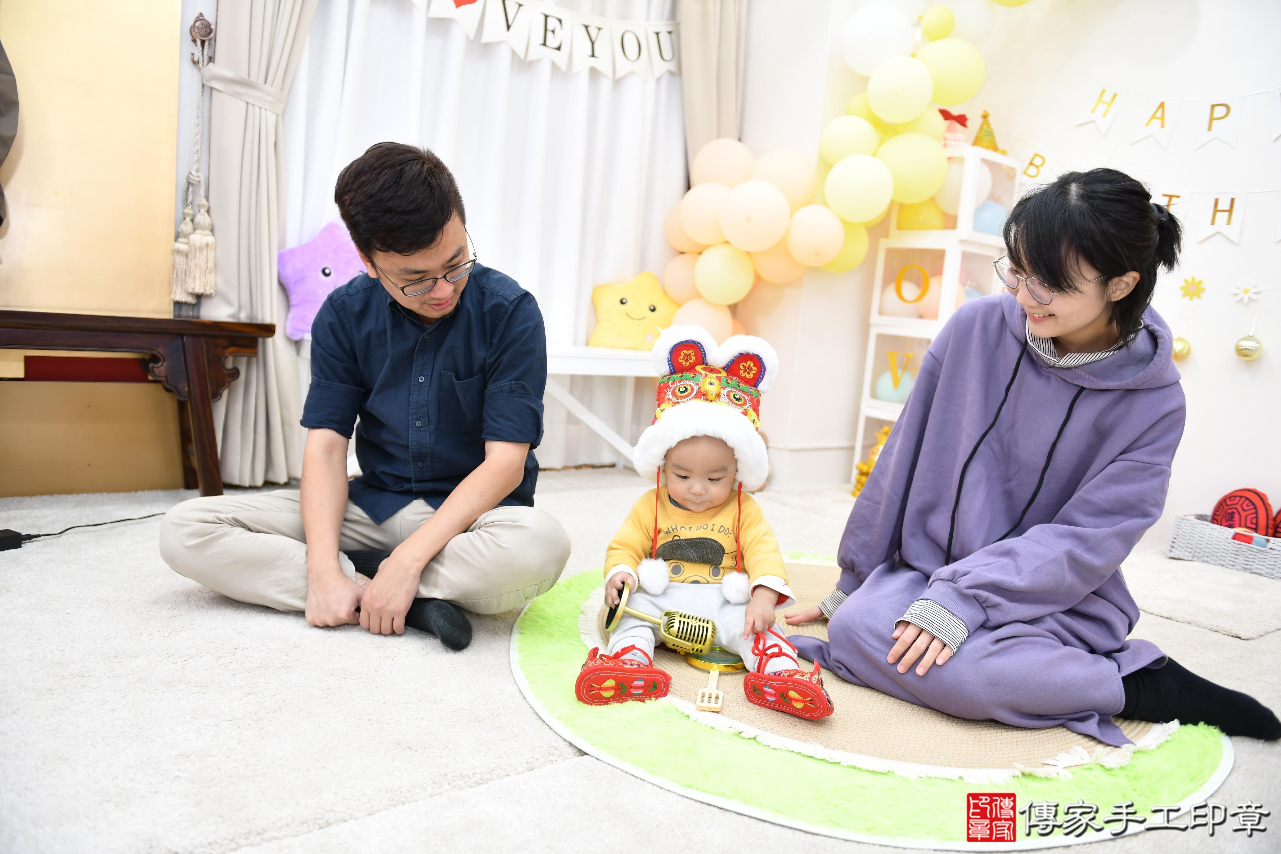 傳家手工印章高雄店、抓周、度脺、美式風會場、傳家嬰兒古禮、吉祥話、抓周道具物品24種、拍照。抓周證書。寶寶抓周、滿周歲、生日快樂、祝福