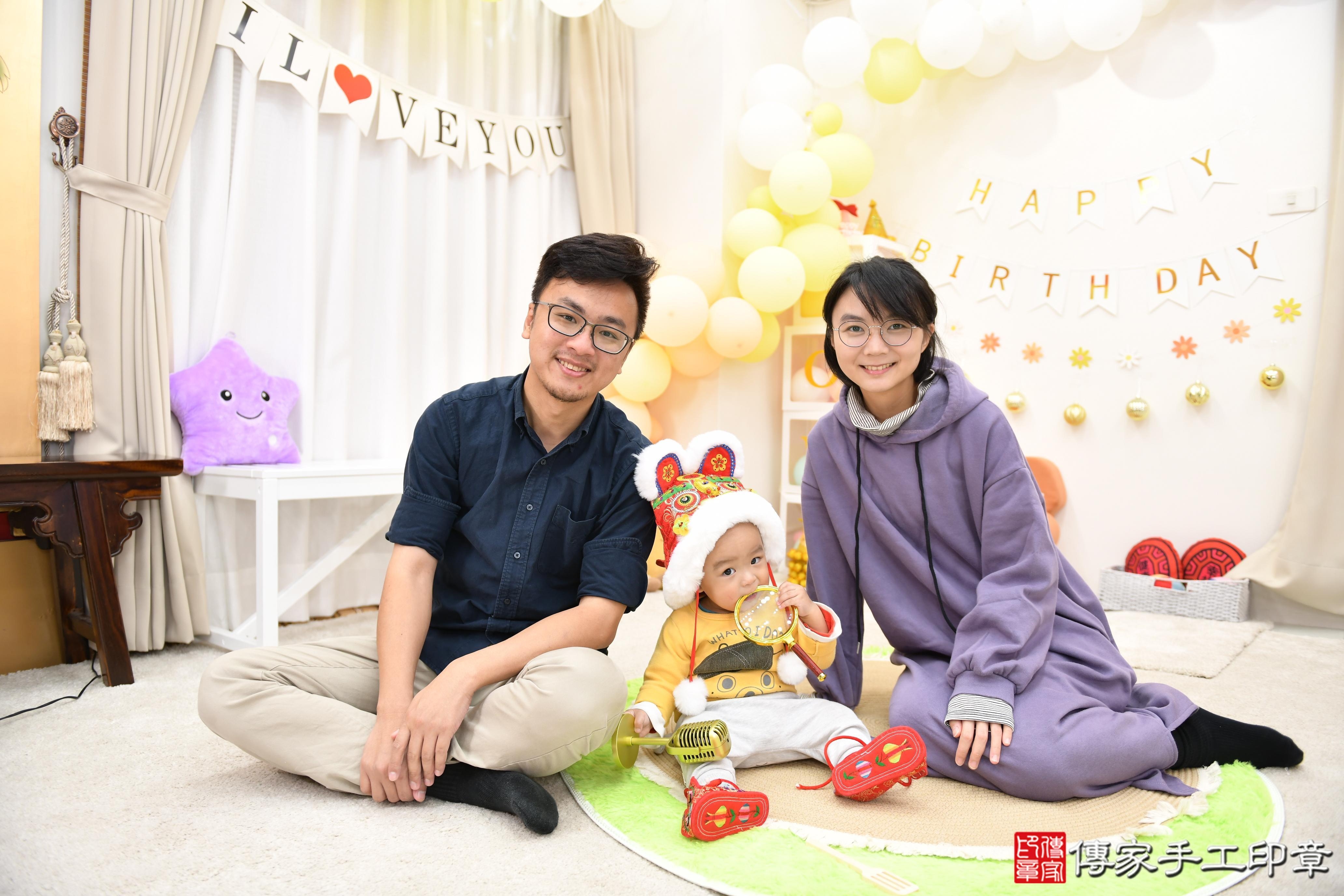 傳家手工印章高雄店、抓周、度脺、美式風會場、傳家嬰兒古禮、吉祥話、抓周道具物品24種、拍照。抓周證書。寶寶抓周、滿周歲、生日快樂、祝福