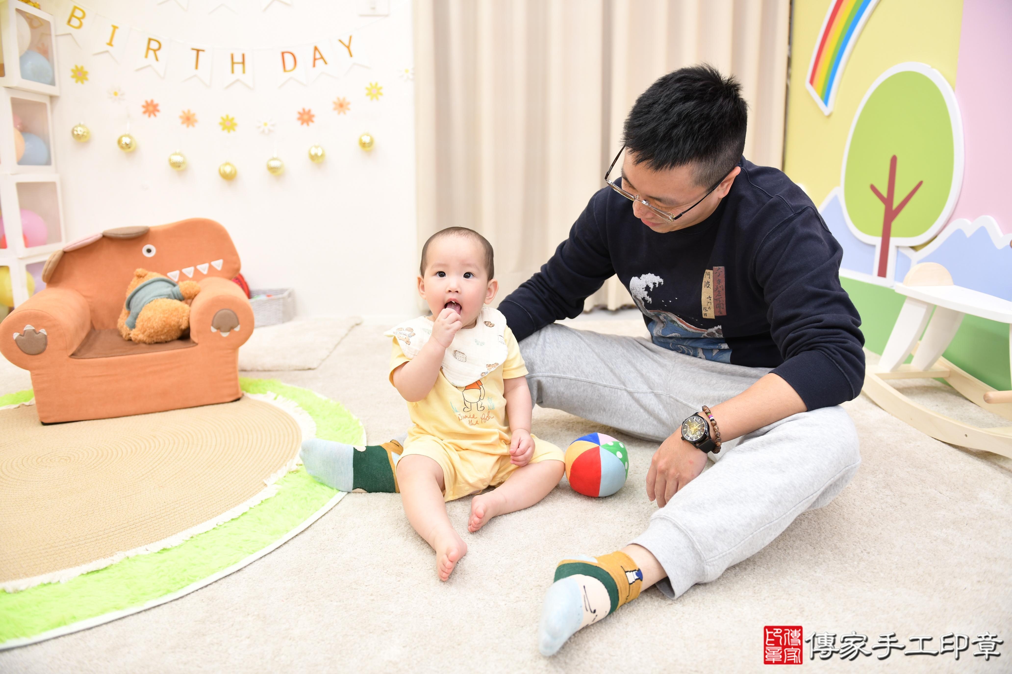 傳家手工印章高雄店、抓周、度脺、美式風會場、傳家嬰兒古禮、吉祥話、抓周道具物品24種、拍照。抓周證書。寶寶抓周、滿周歲、生日快樂、祝福